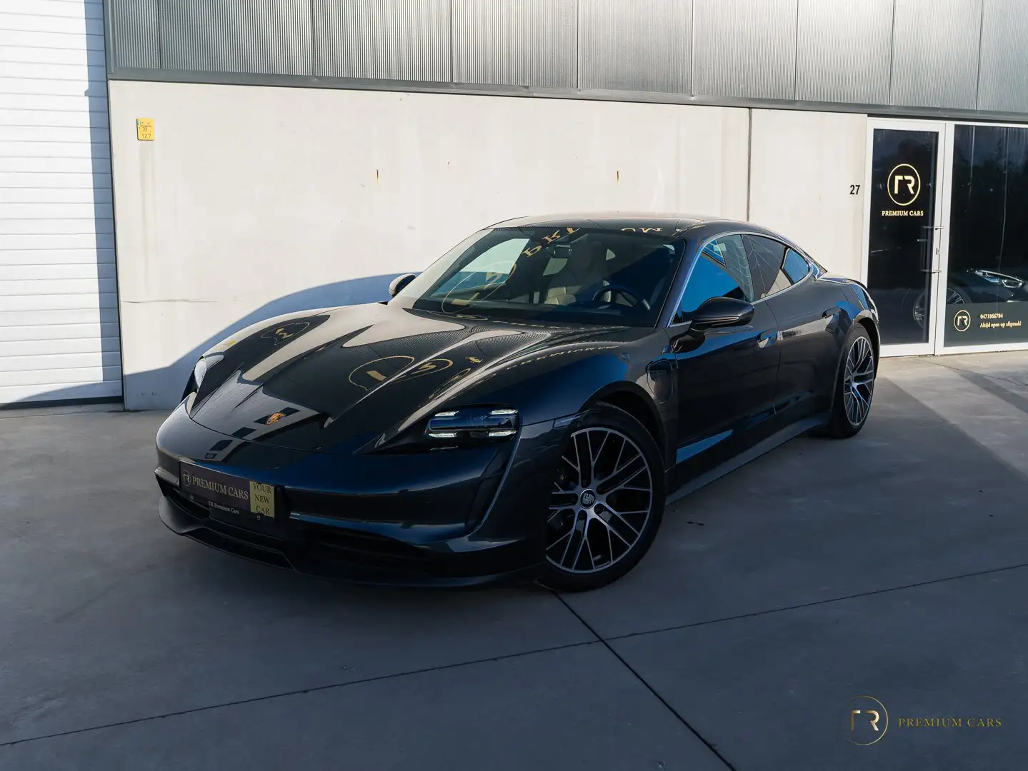 Porsche Taycan Performance Batterie+ l Pano l 4+1 l Camera l PASM Grau - 1