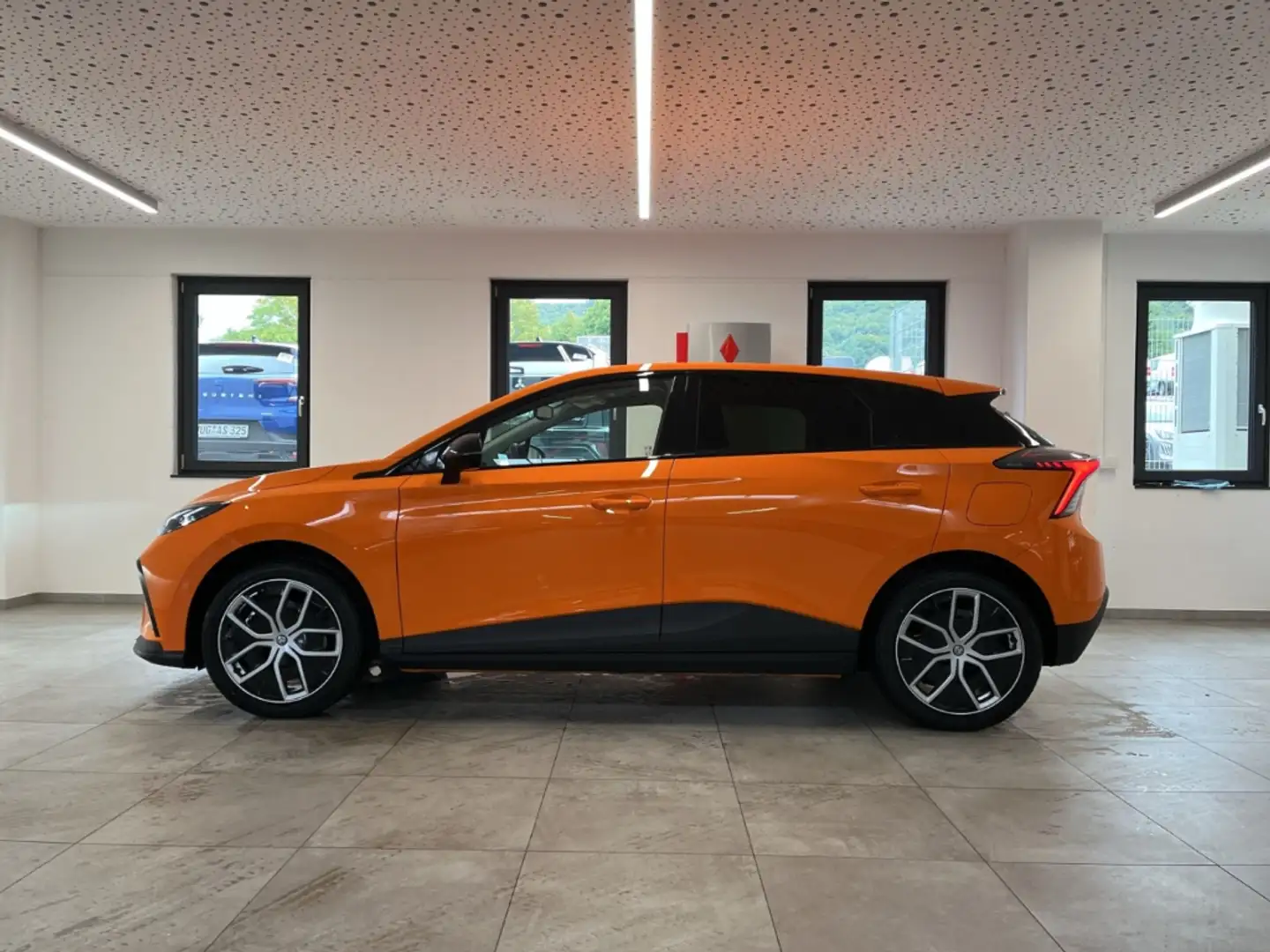 MG MG4 64 kWh Luxury Wärmepumpe LED 360°Kam ACC SHZ Orange - 2