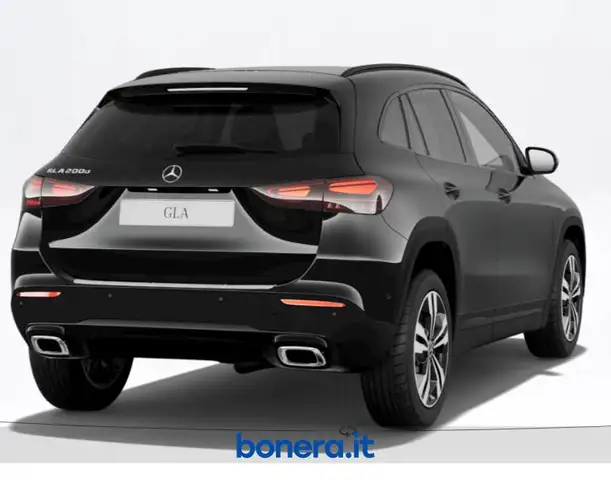 Mercedes-Benz Gla view 3
