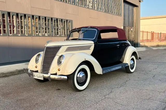 Ford FORD V8 MODEL 78 DELUXE CABRIOLET