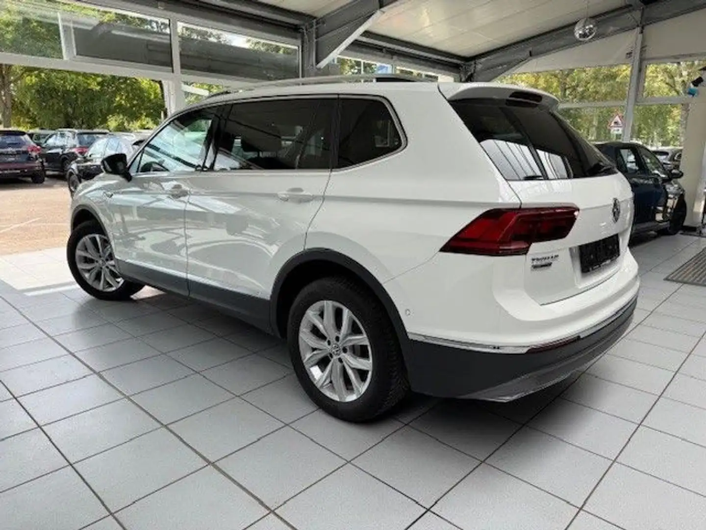 Volkswagen Tiguan Allspace /HIGHL/7SITZ/DSG/PANO/KAME/NAVI/A Weiß - 2