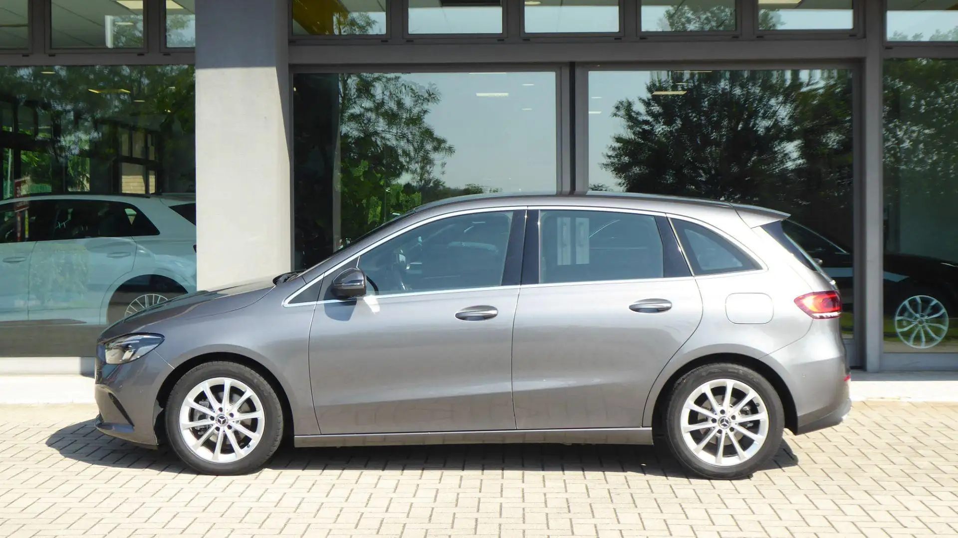 Mercedes-Benz B 180 d Automatic Sport Plus Gris - 2