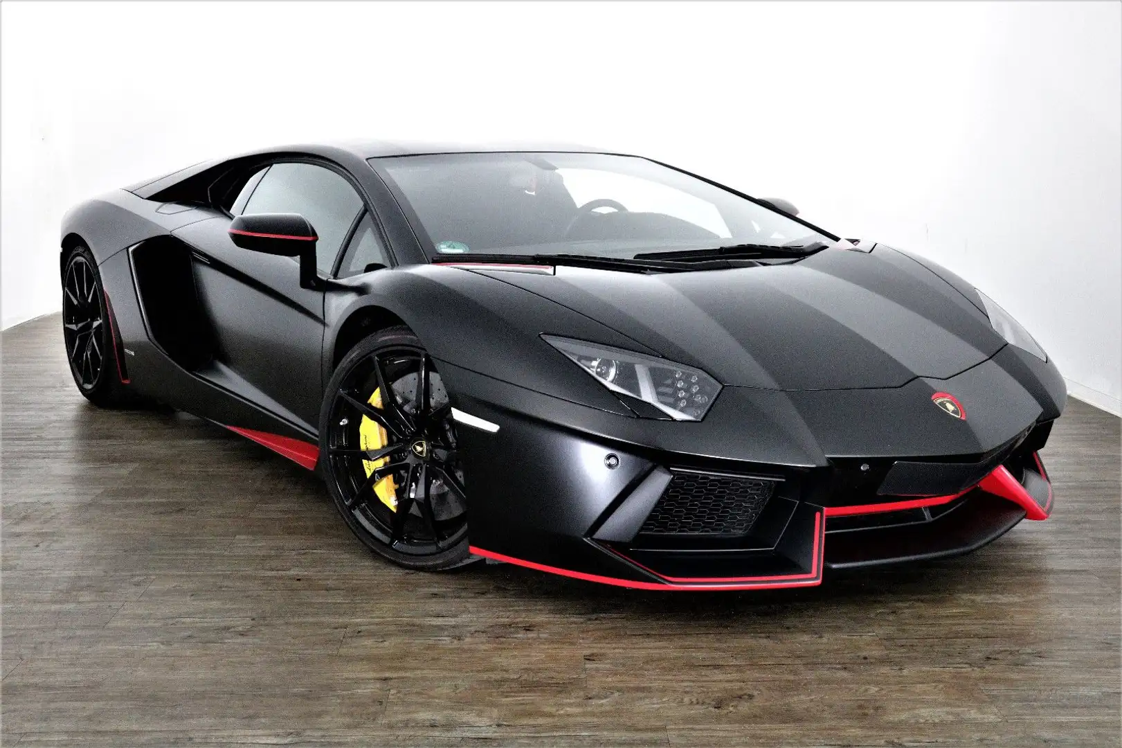 Lamborghini Aventador LP 700-4 Edition  Alcantara MWST Rood - 1