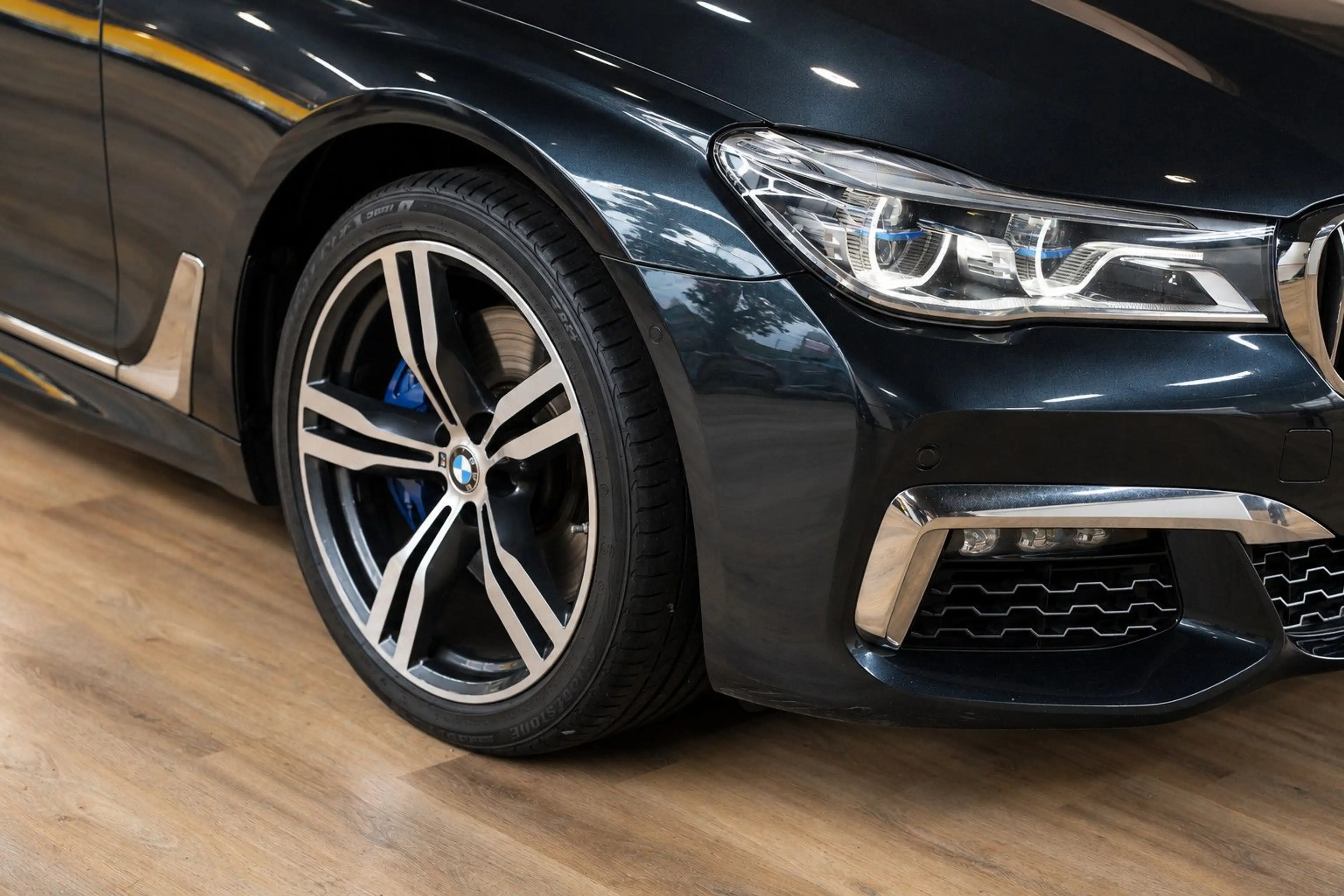 BMW 750 750 xDrive*M-Paket*S-Dach*Bowers&Wilkins*HUD — photo 5