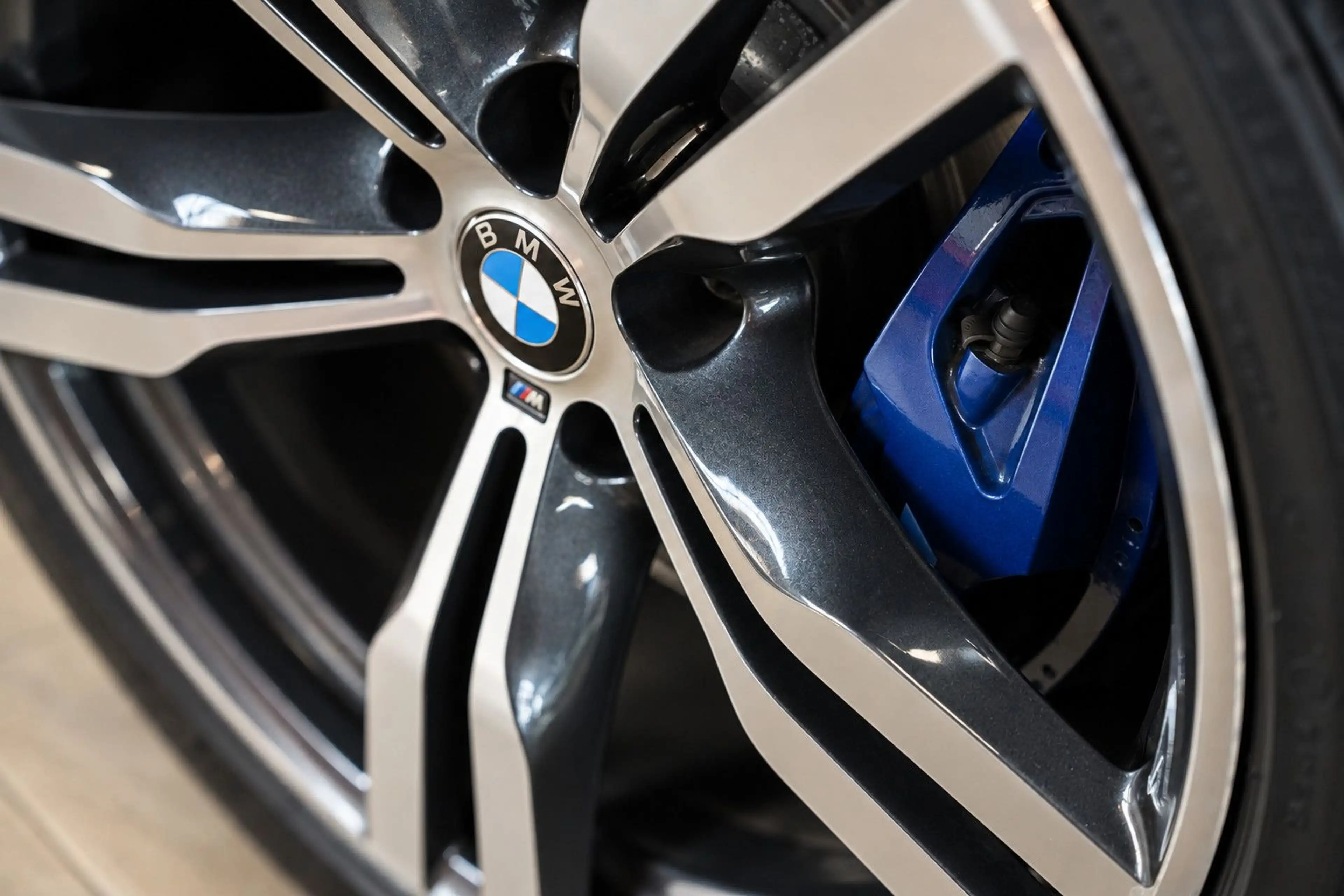 BMW 750 750 xDrive*M-Paket*S-Dach*Bowers&Wilkins*HUD — photo 12