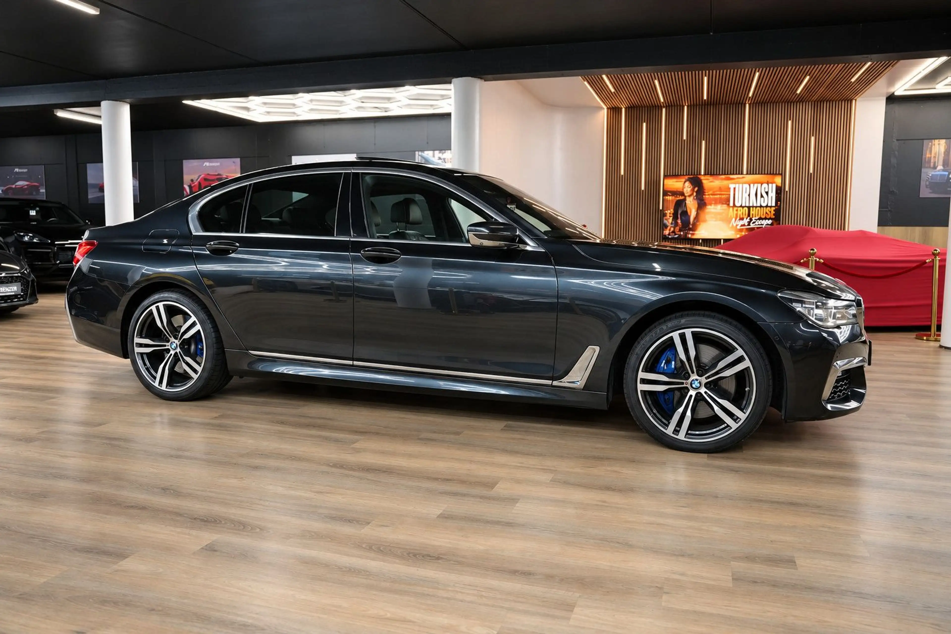 BMW 750 750 xDrive*M-Paket*S-Dach*Bowers&Wilkins*HUD — photo 6