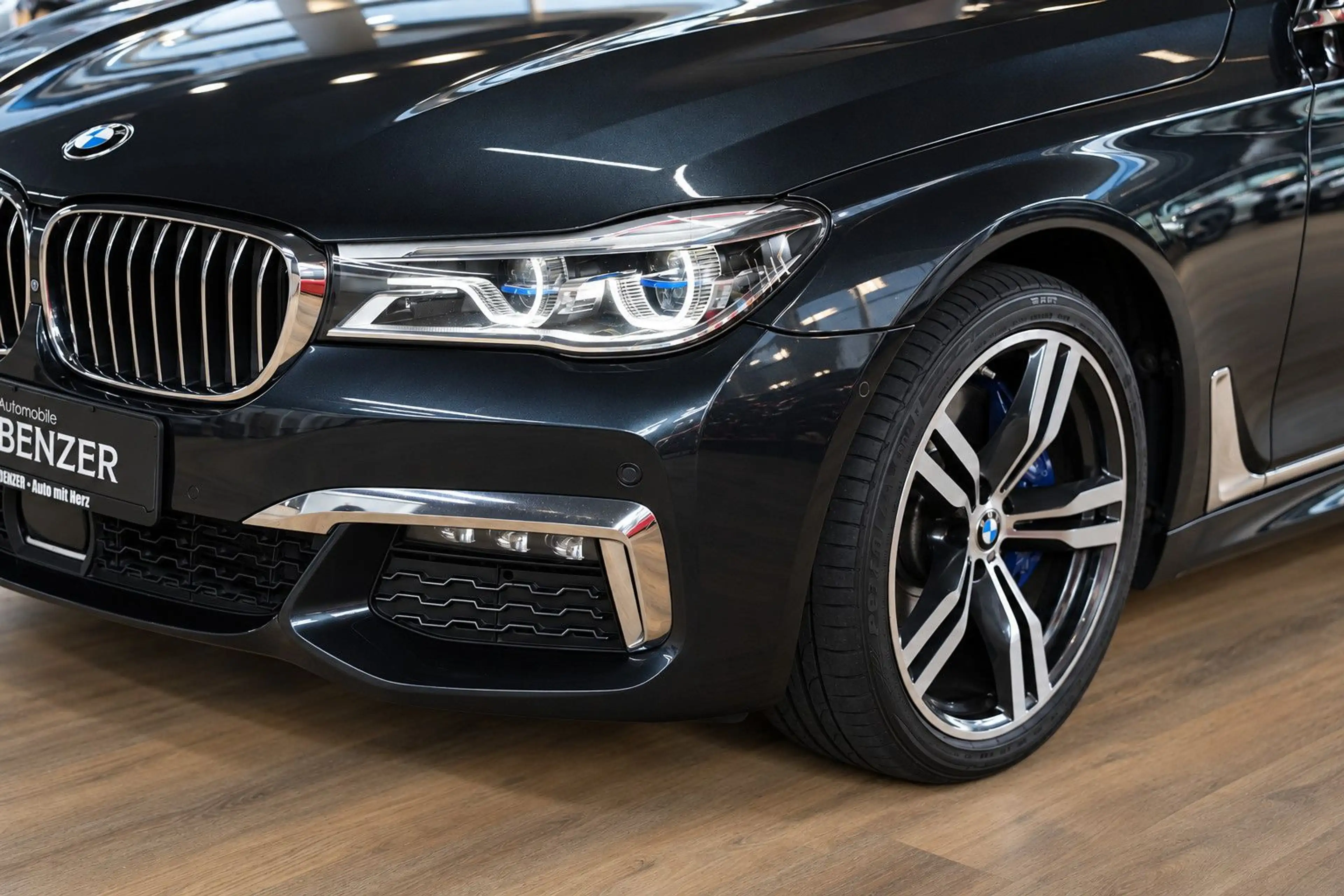 BMW 750 750 xDrive*M-Paket*S-Dach*Bowers&Wilkins*HUD — photo 2