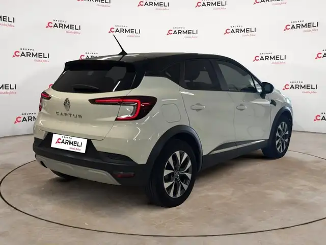Renault Captur view 4