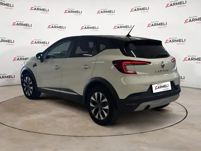 Renault Captur view 3