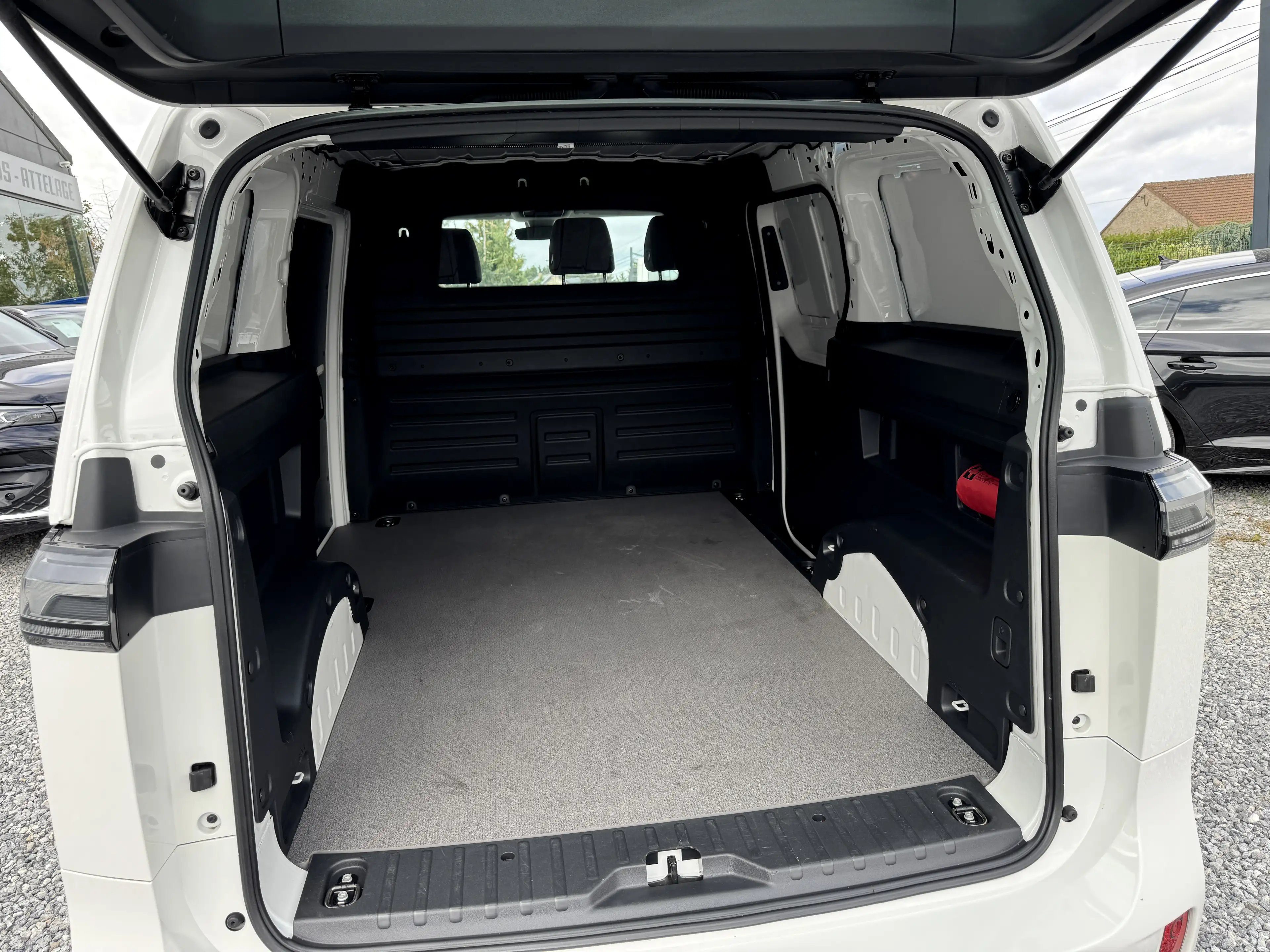 Volkswagen ID. Buzz Cargo 77 kWh Cargo 150KW **FULL**//GARANTIE// 33050€H — photo 12