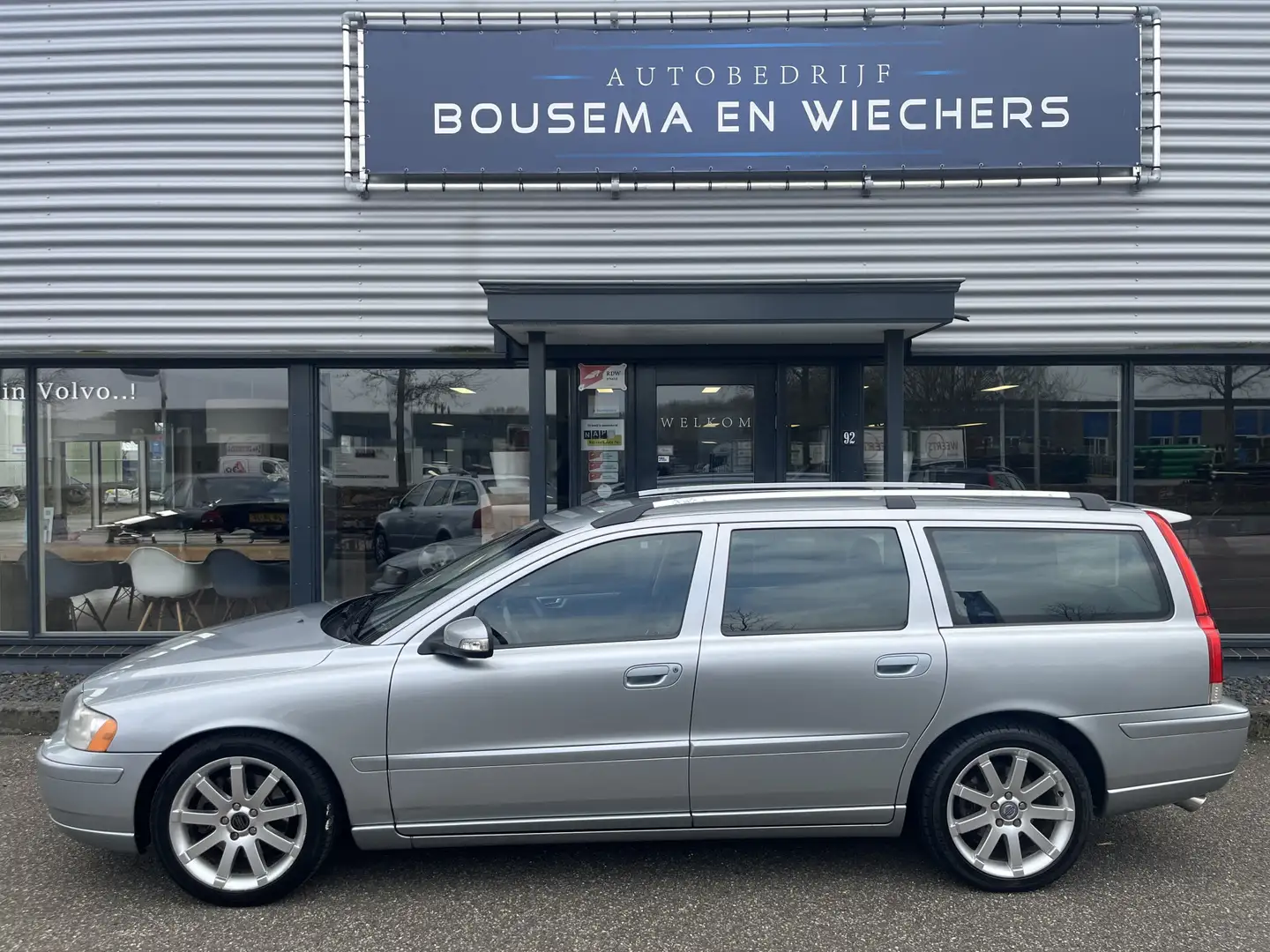 Volvo V70 2.0T Edition Sport 5 cil automaat Gris - 2
