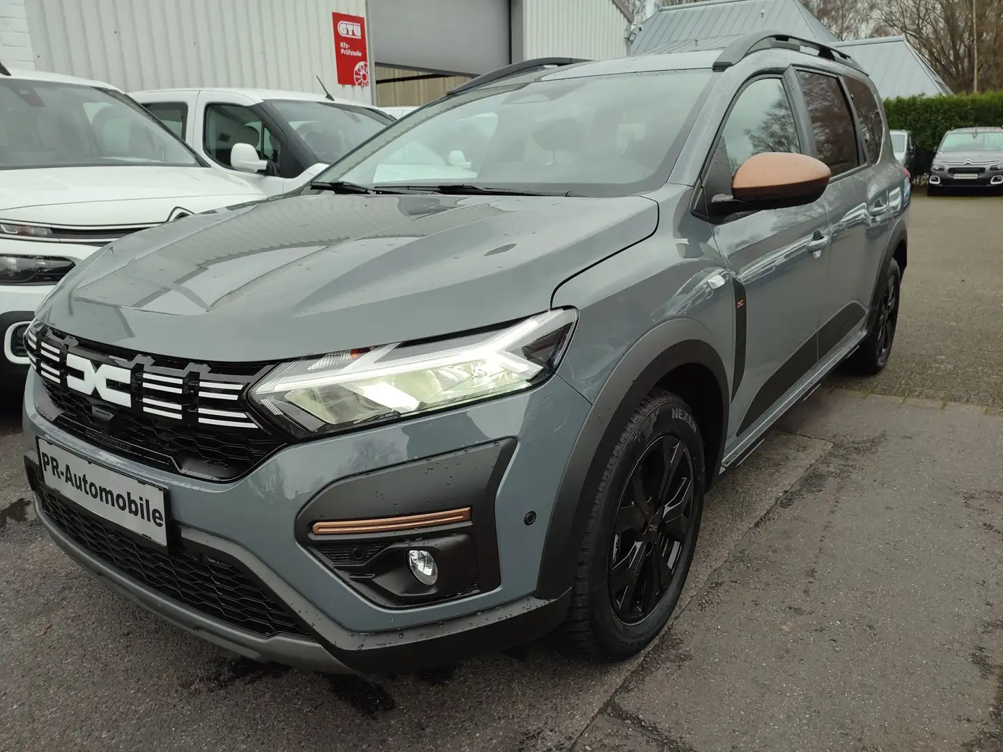 Dacia Jogger Hybrid 140 Extreme+7-Sitze/Automatik/Navi Grau - 1