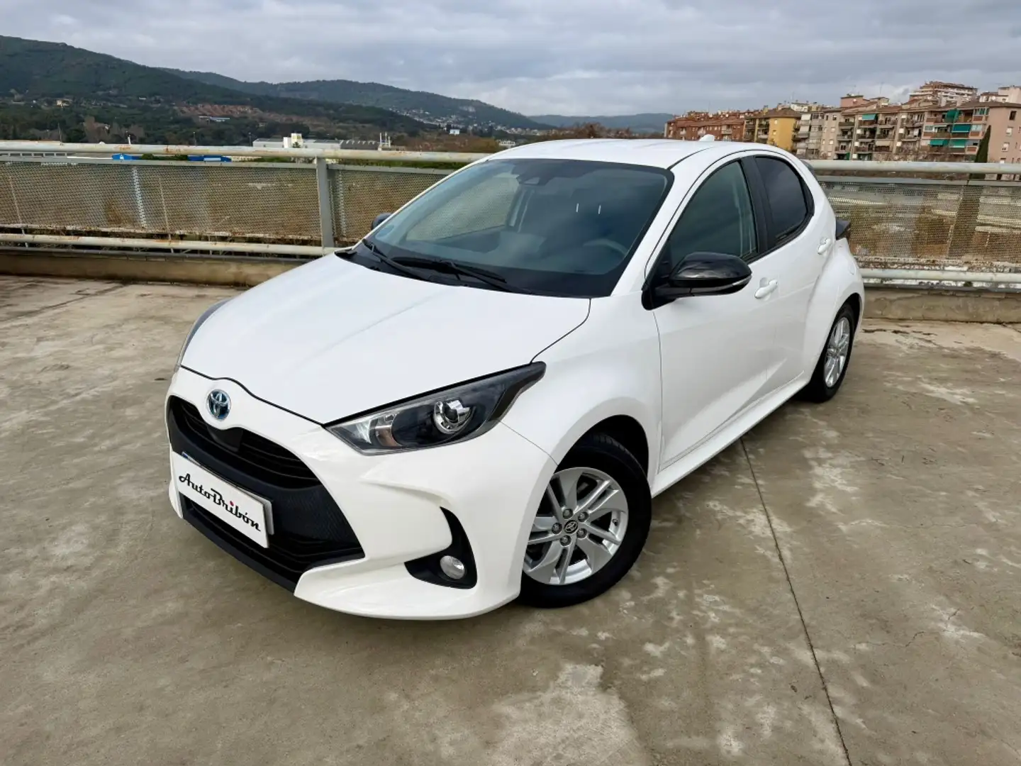 Toyota Yaris 120H 1.5 Style Blanco - 2