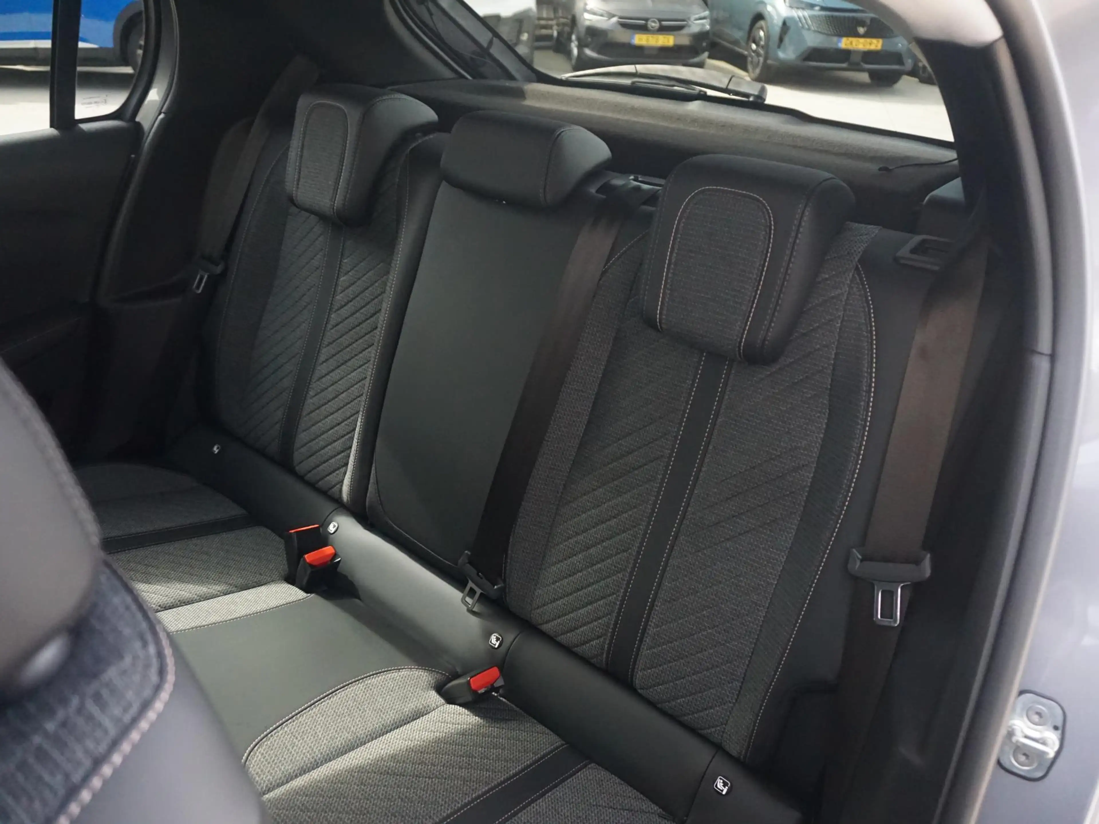 Peugeot e-208 EV Allure Avantage 51 kWh SOH 97% | CARPLAY | PARK — photo 15