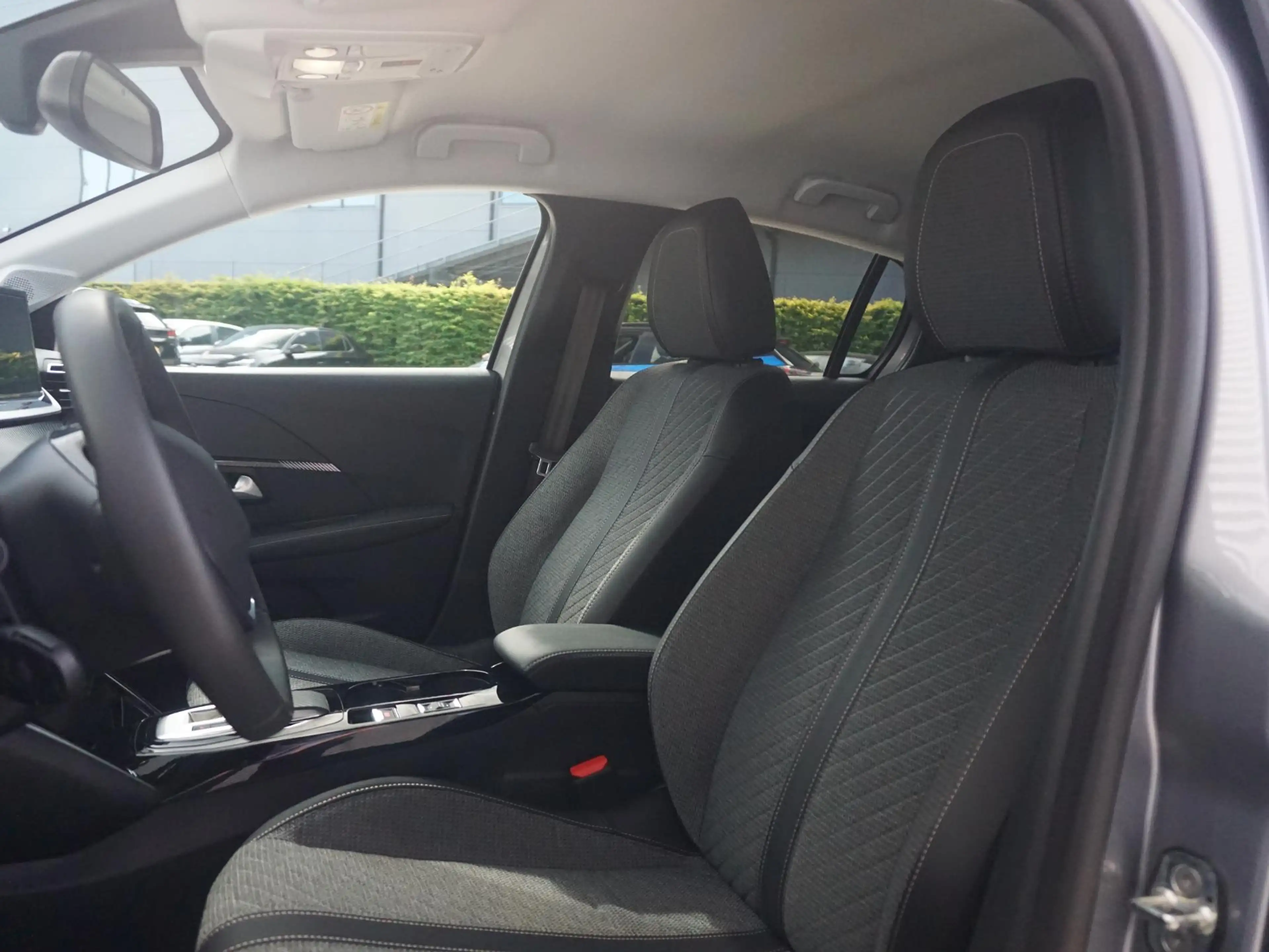Peugeot e-208 EV Allure Avantage 51 kWh SOH 97% | CARPLAY | PARK — photo 14