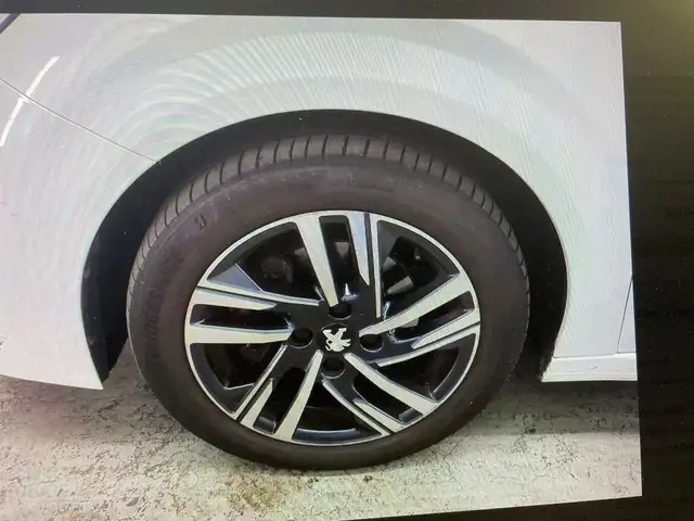 Peugeot 208 view 9