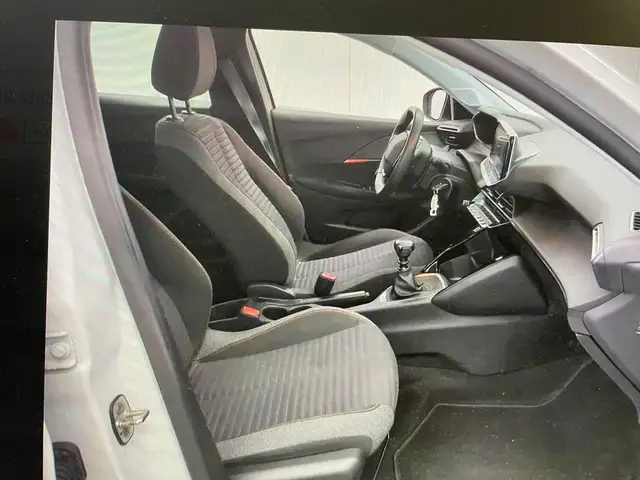Peugeot 208 view 4