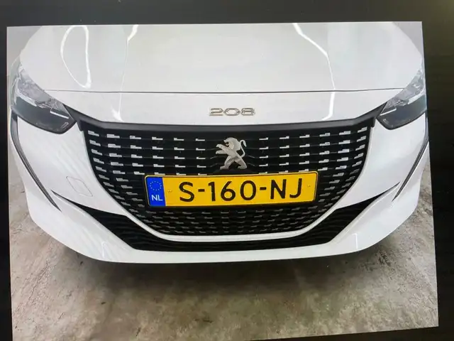 Peugeot 208 view 8