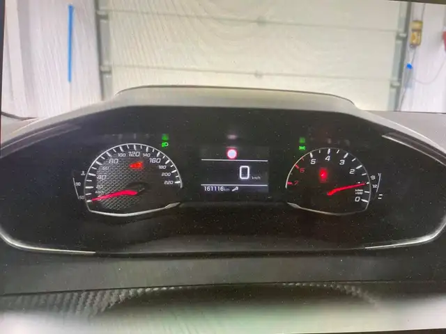Peugeot 208 view 7
