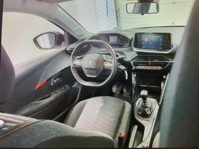 Peugeot 208 view 5