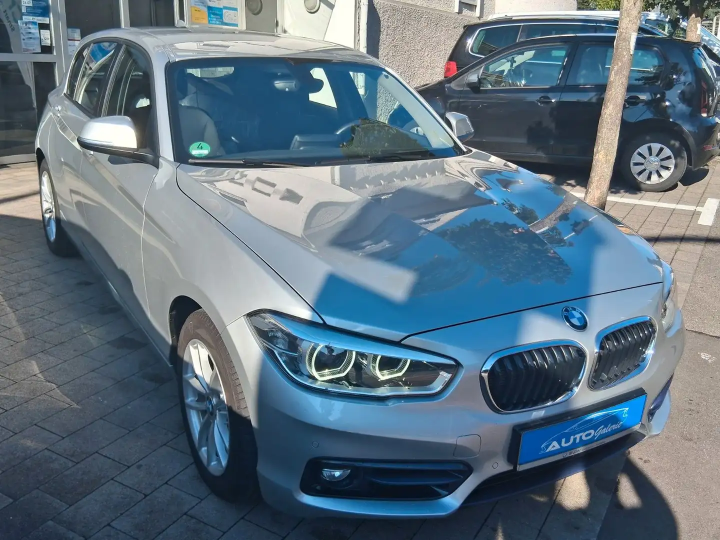 BMW 118 i Sport Line /Parkpilot/LED Sw/BMW S-Heft/Alu Silber - 2