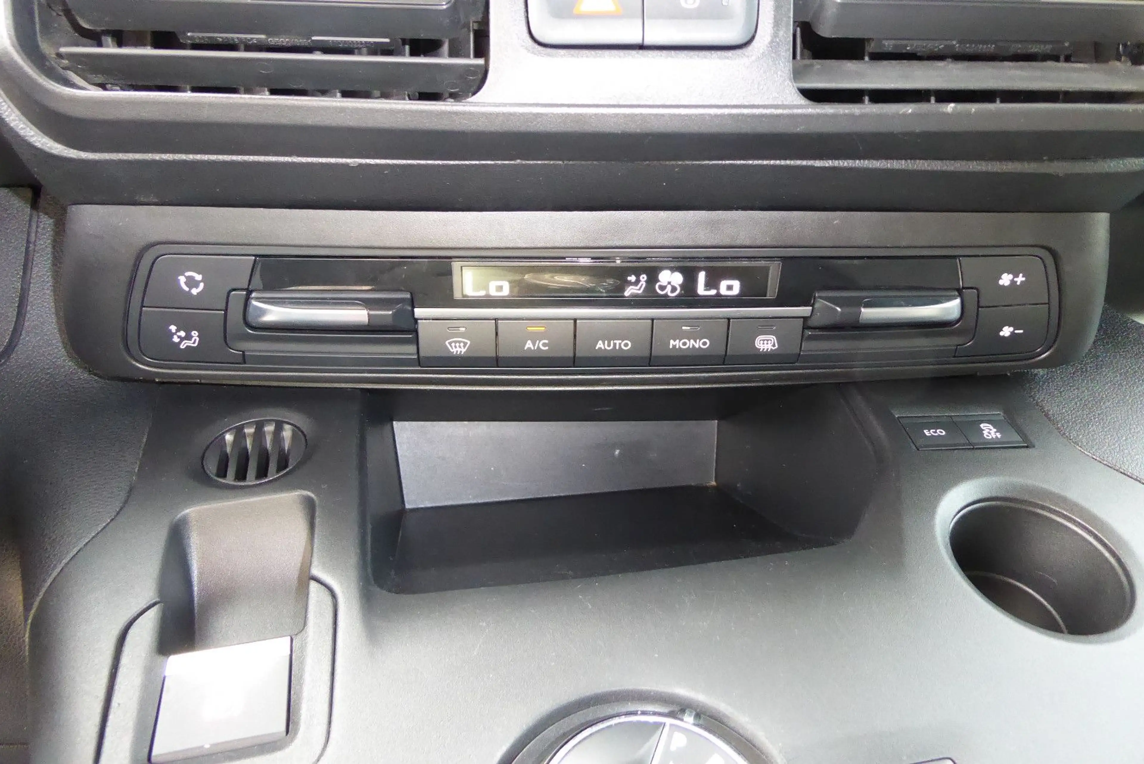 Peugeot Partner Asphalt L2 Automatik Navi AHK R-Kamera — photo 11