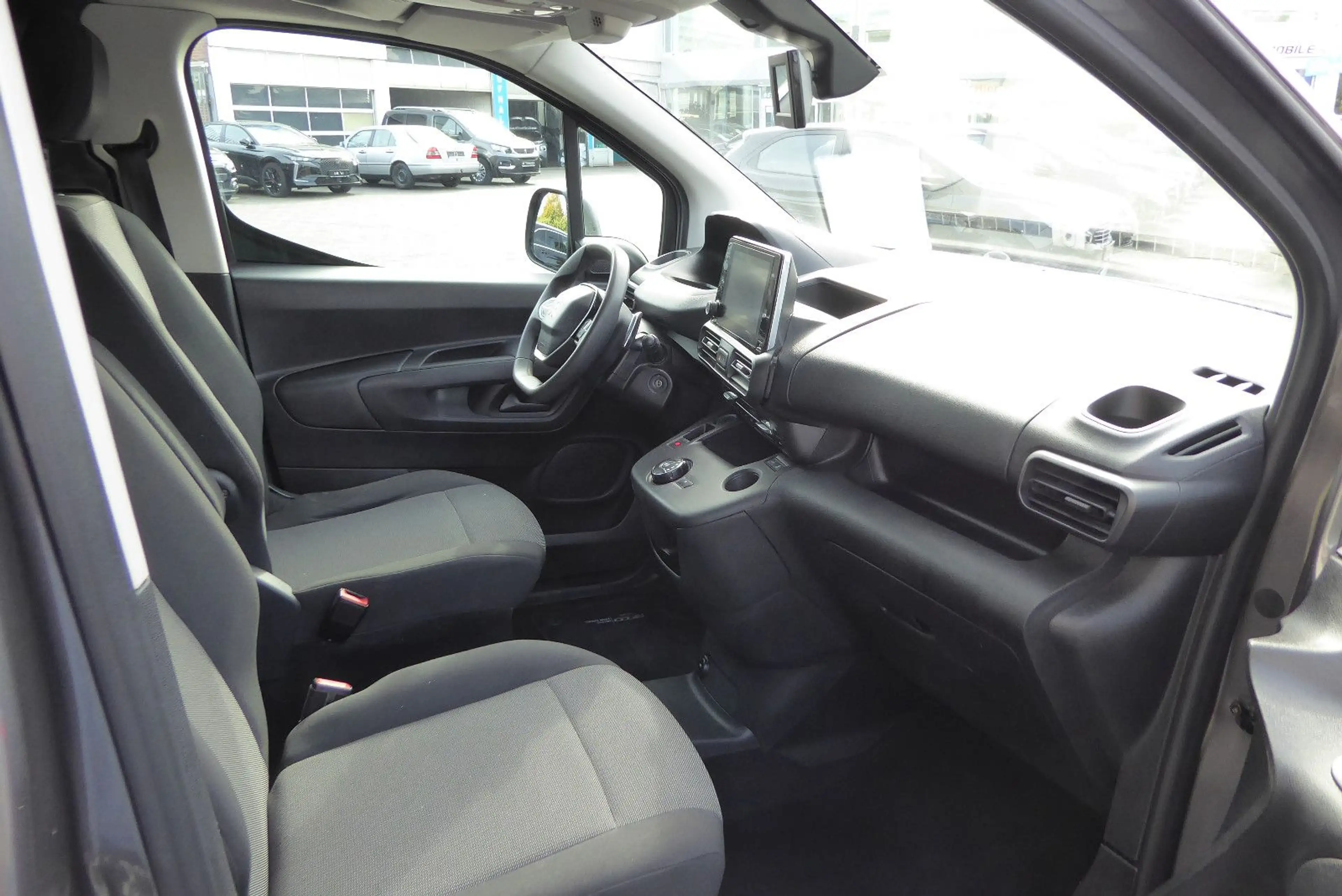 Peugeot Partner Asphalt L2 Automatik Navi AHK R-Kamera — photo 8
