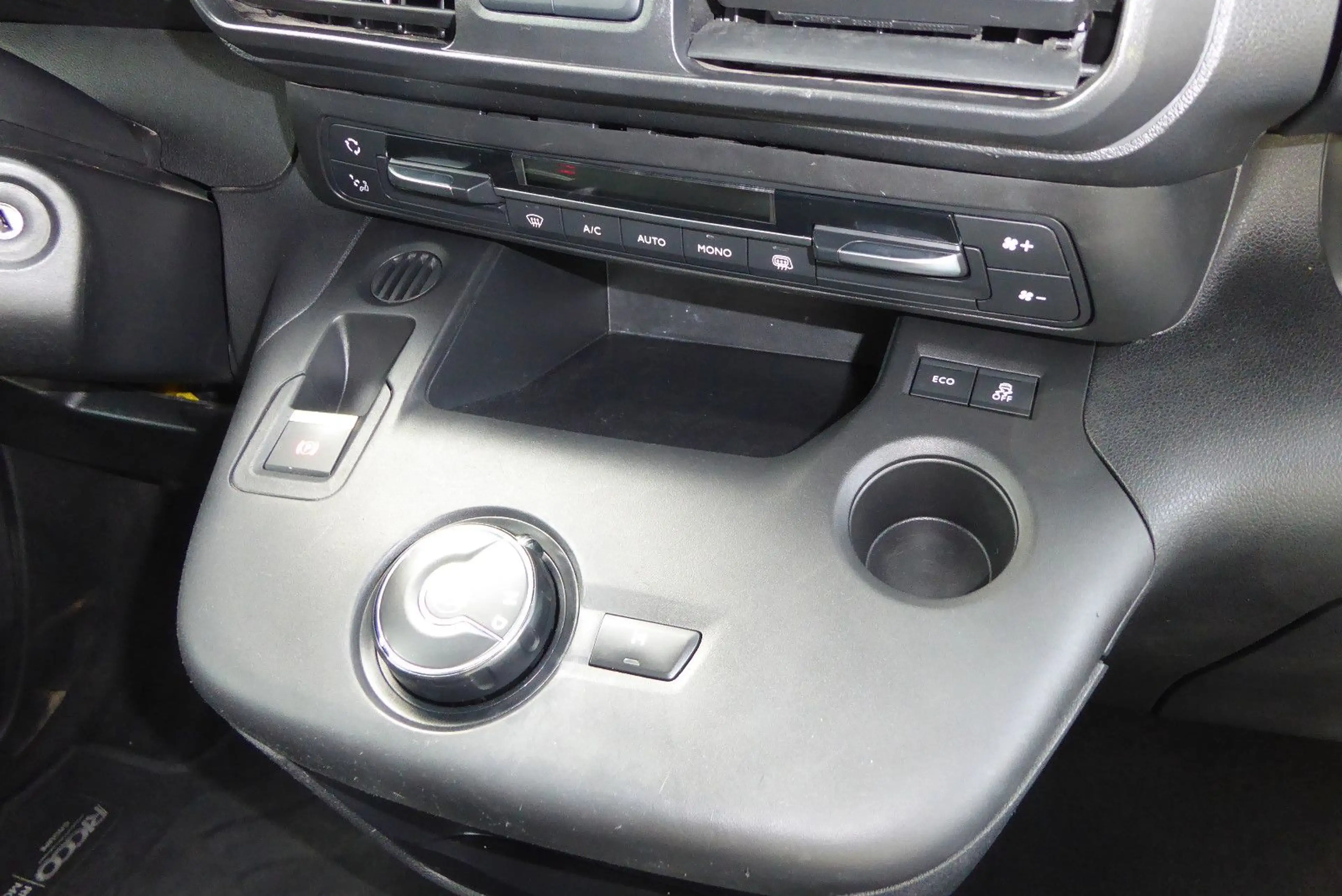 Peugeot Partner Asphalt L2 Automatik Navi AHK R-Kamera — photo 13