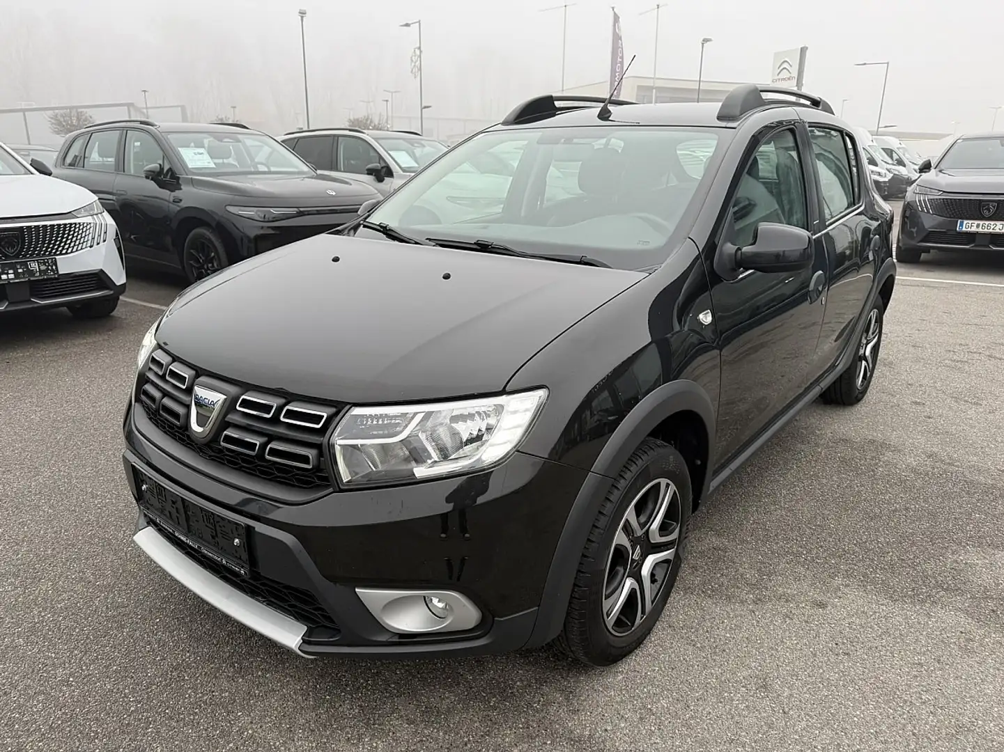 Dacia Sandero Stepway Style TCe 90 S&S Schwarz - 1