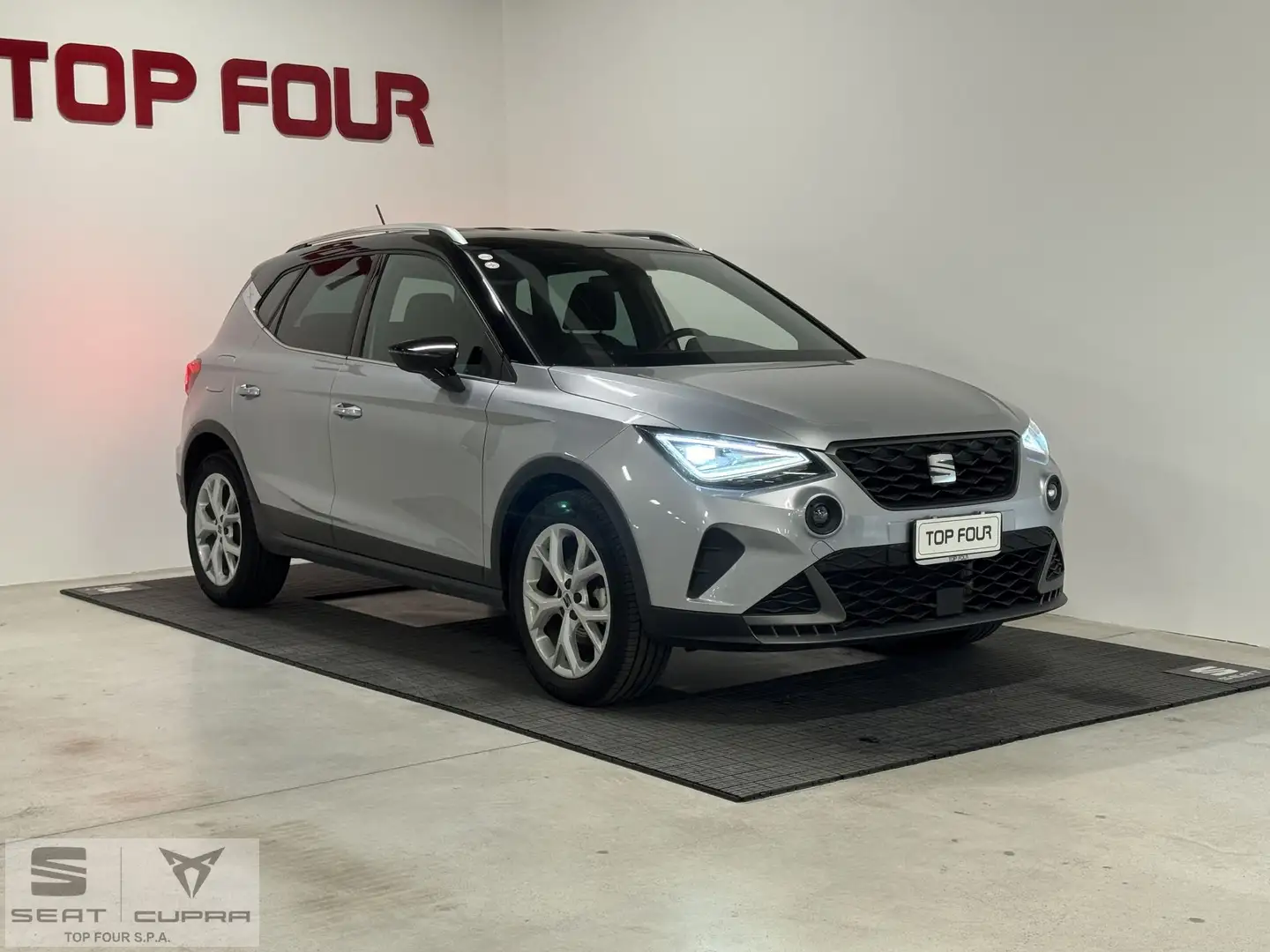 SEAT Arona Arona 1.0 EcoTSI FR Schwarz - 1