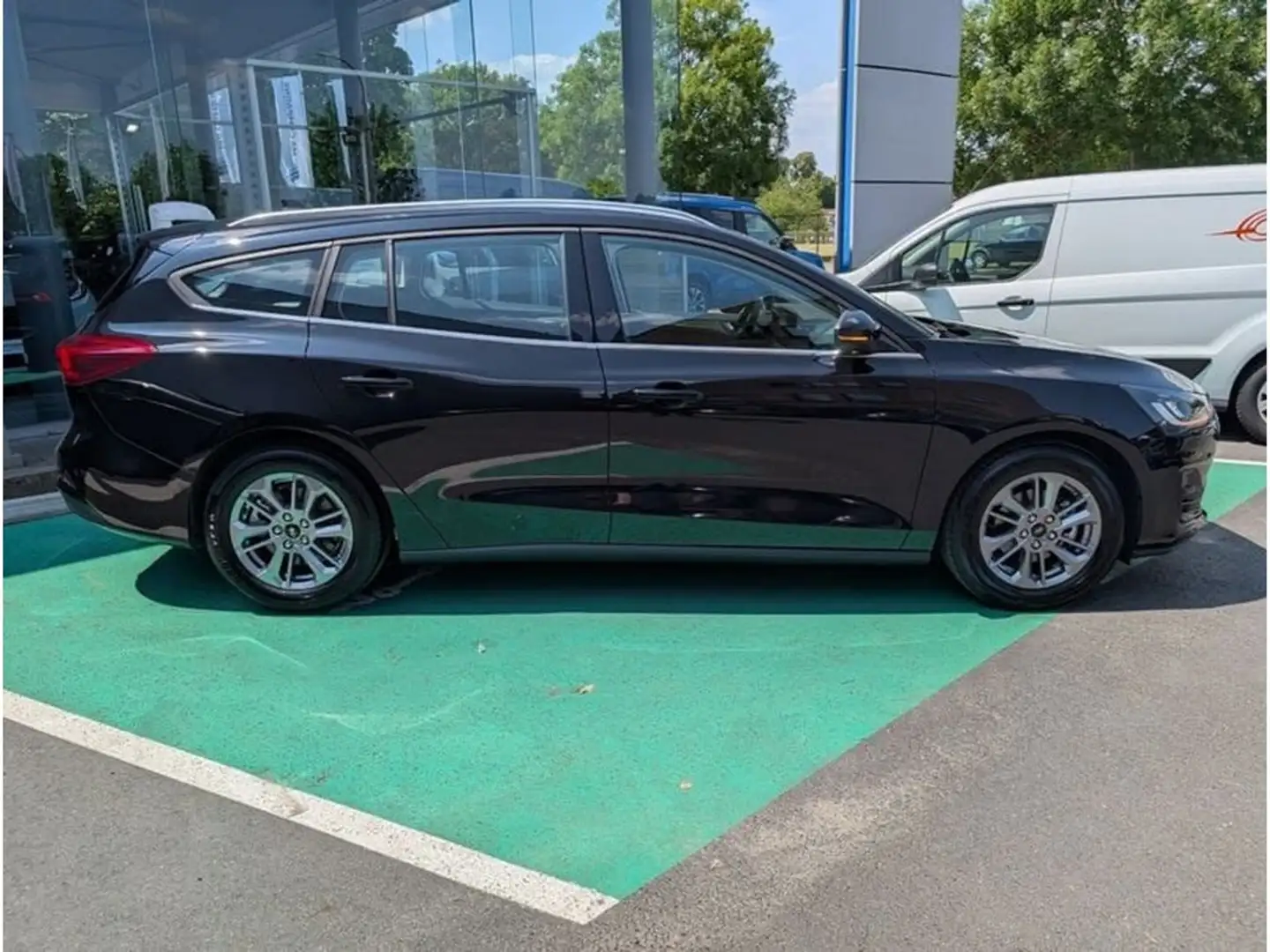 Ford Focus Clipper Titanium 1.0i EcoBoost 125pk Mild Hybrid Zwart - 2
