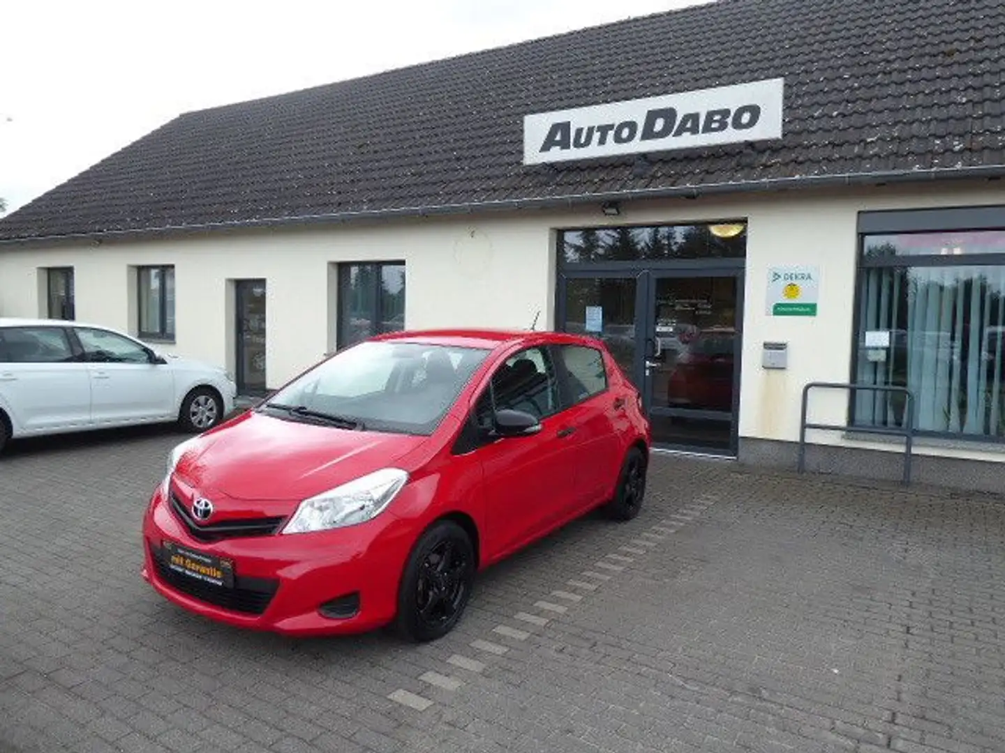 Toyota Yaris Cool Rot - 1