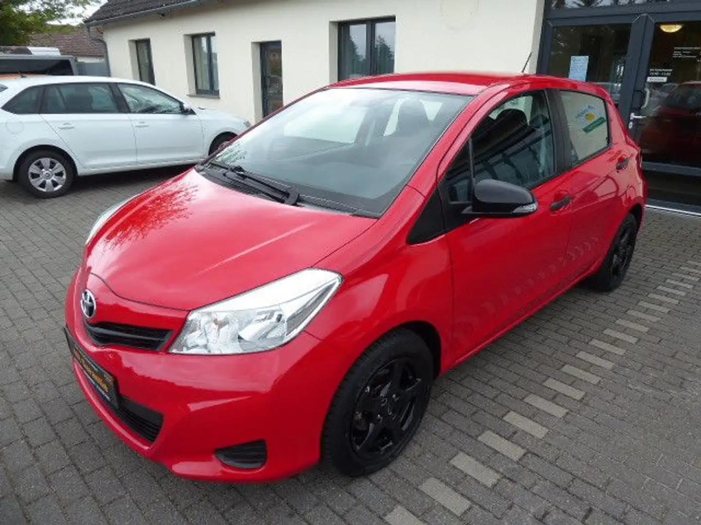 Toyota Yaris Cool Rot - 2