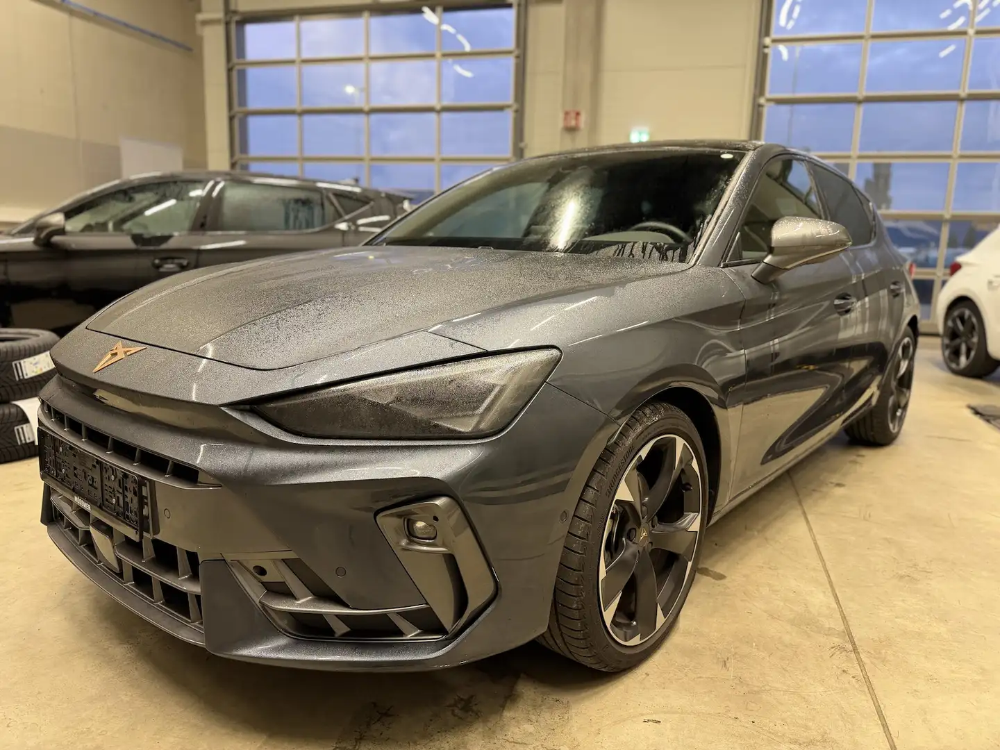 CUPRA Leon 1.5eTSI DSG Pano Matrix Dinamica Navi Grau - 1