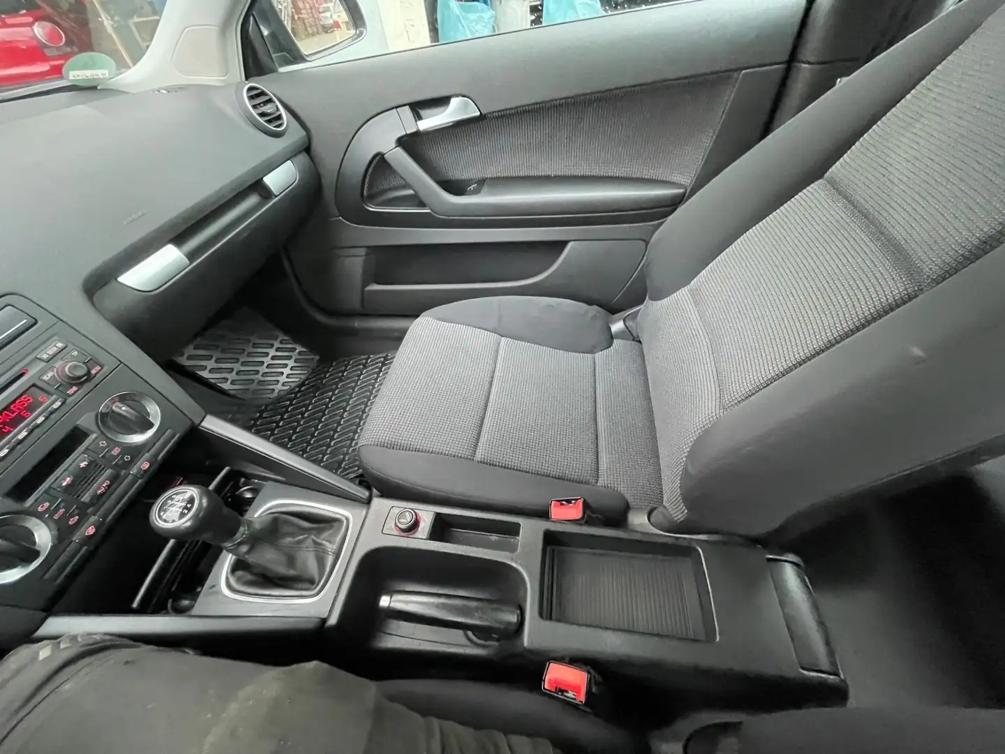 Audi A3 1.6 Ambition Grau - 2