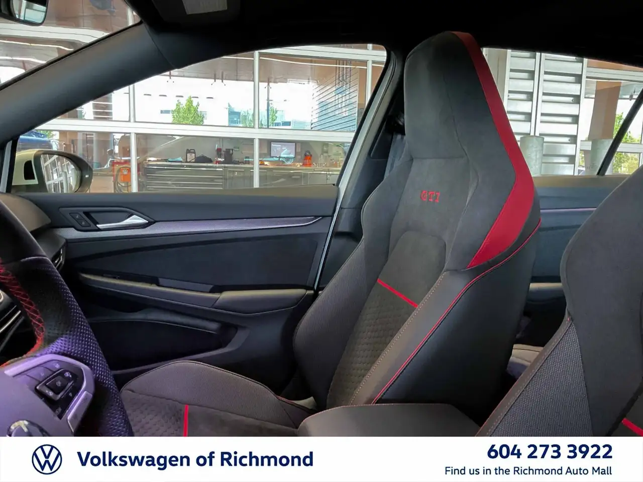 Volkswagen Golf GTI снимка Volkswagen Golf GTI