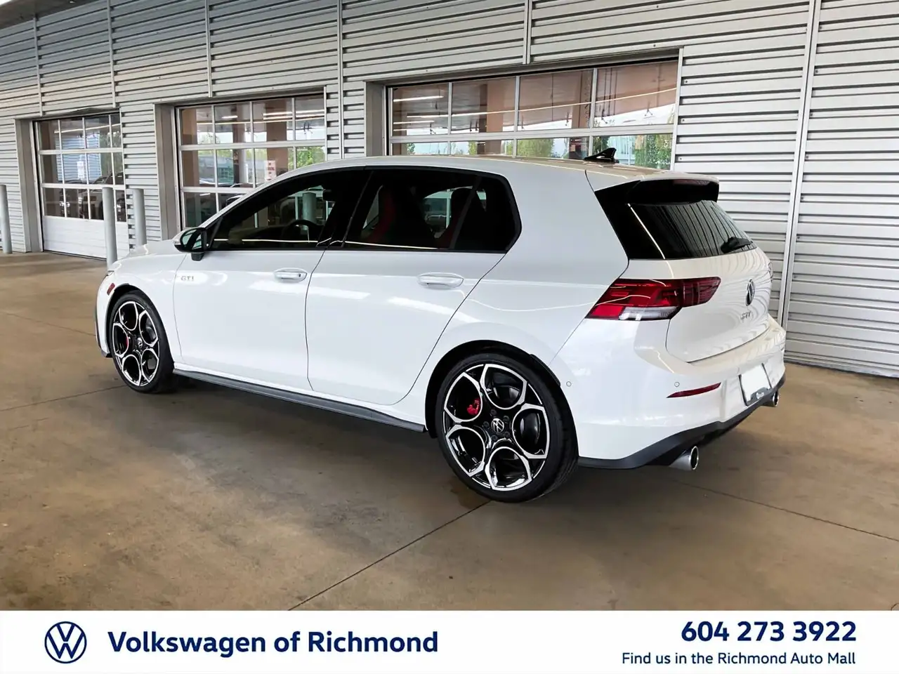 Volkswagen Golf GTI снимка Volkswagen Golf GTI