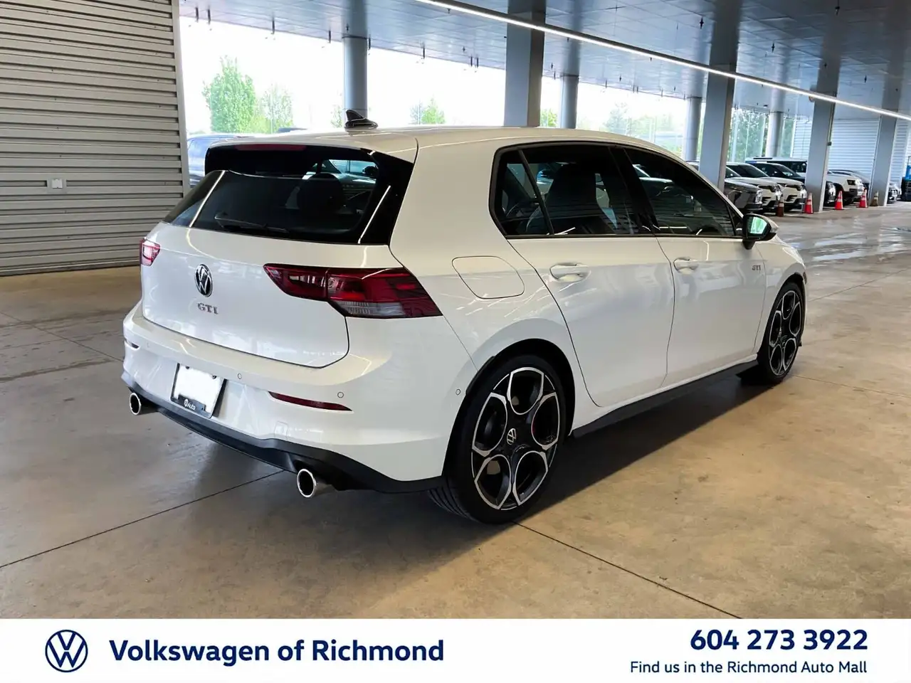 Volkswagen Golf GTI снимка Volkswagen Golf GTI