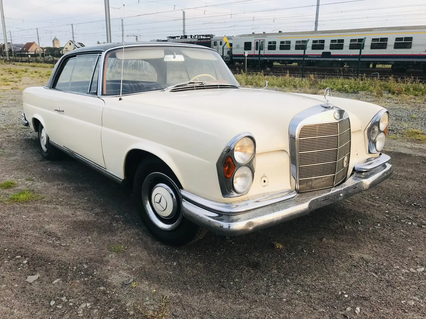 Mercedes-Benz 220 w111 220SE Blanc - 1