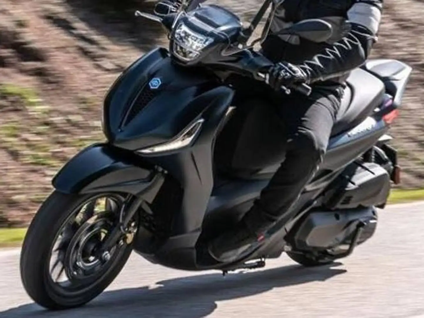 Piaggio Beverly 400 - 1
