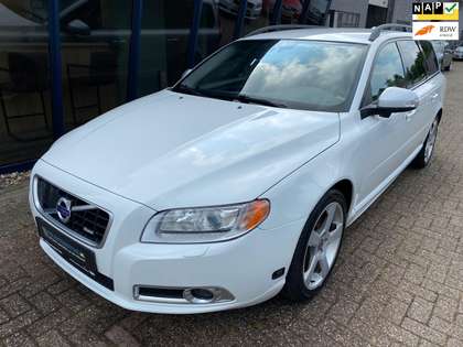 Volvo V70 2.5FT R-Design 230PK LEER / XENON / TREKHAAK / PDC