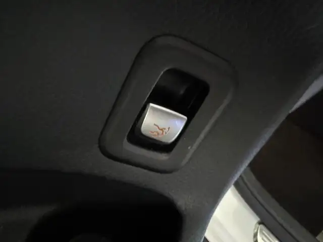Mercedes-Benz GLC view 13