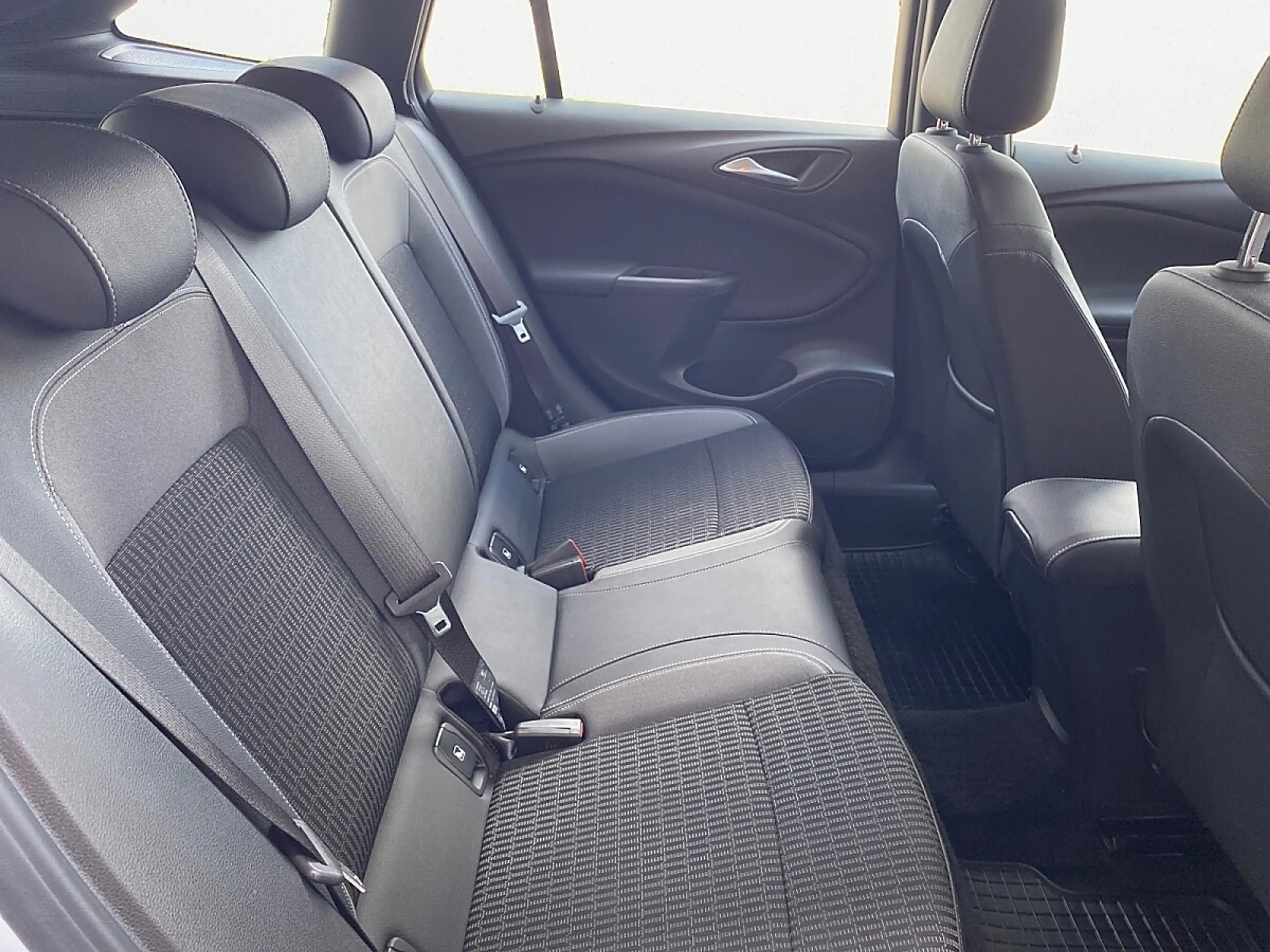 Opel Astra 1,5 D Business Elegance | Winter Paket — photo 12