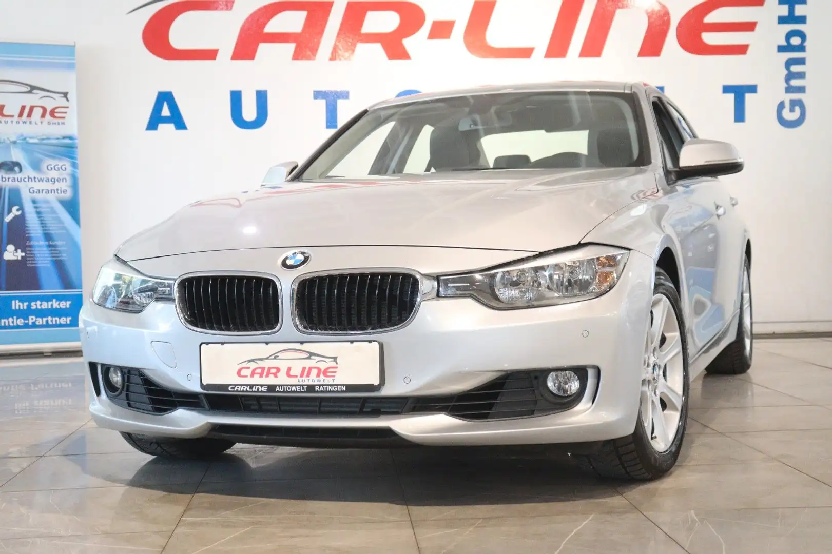 BMW 328 i xDrive Lim. *1.Hand*Erst 94tkm*Automatik* Gümüş rengi - 1