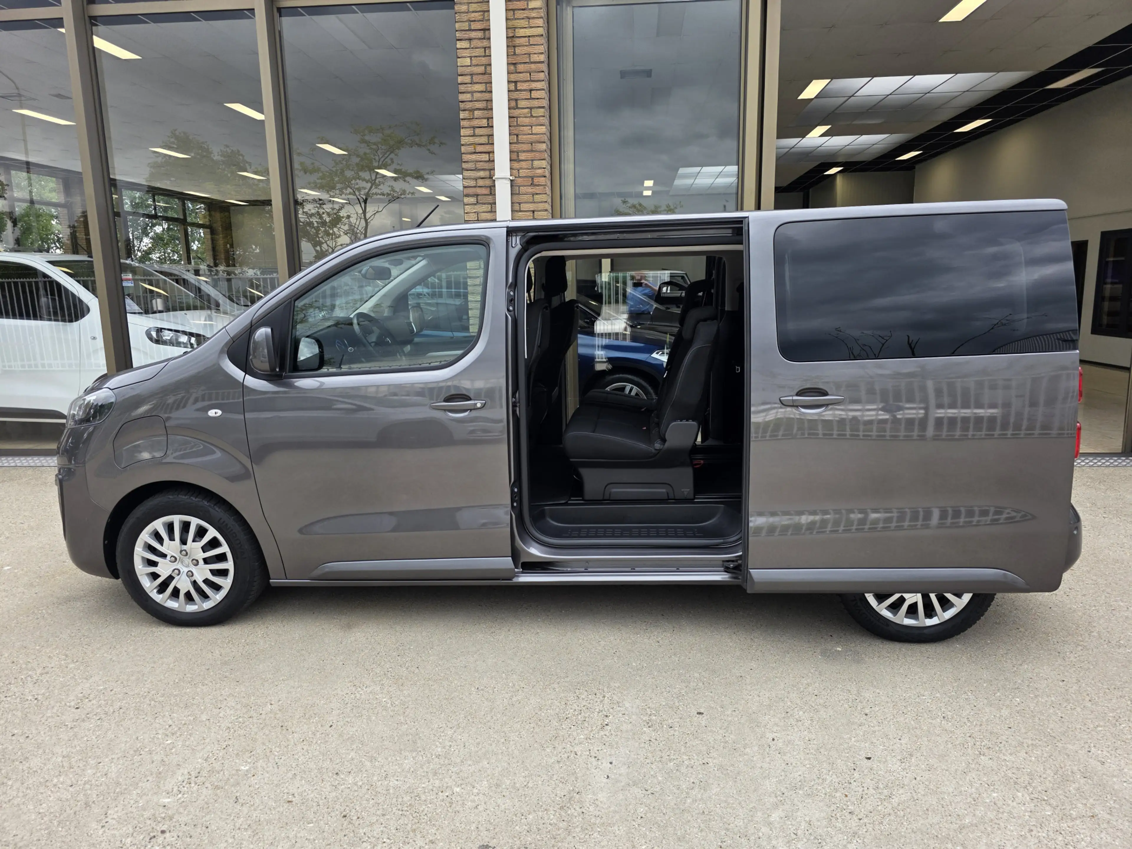 Peugeot e-Expert /Opel Zafira-e L2 Innovation 50 kWh Links & Rechts — photo 6