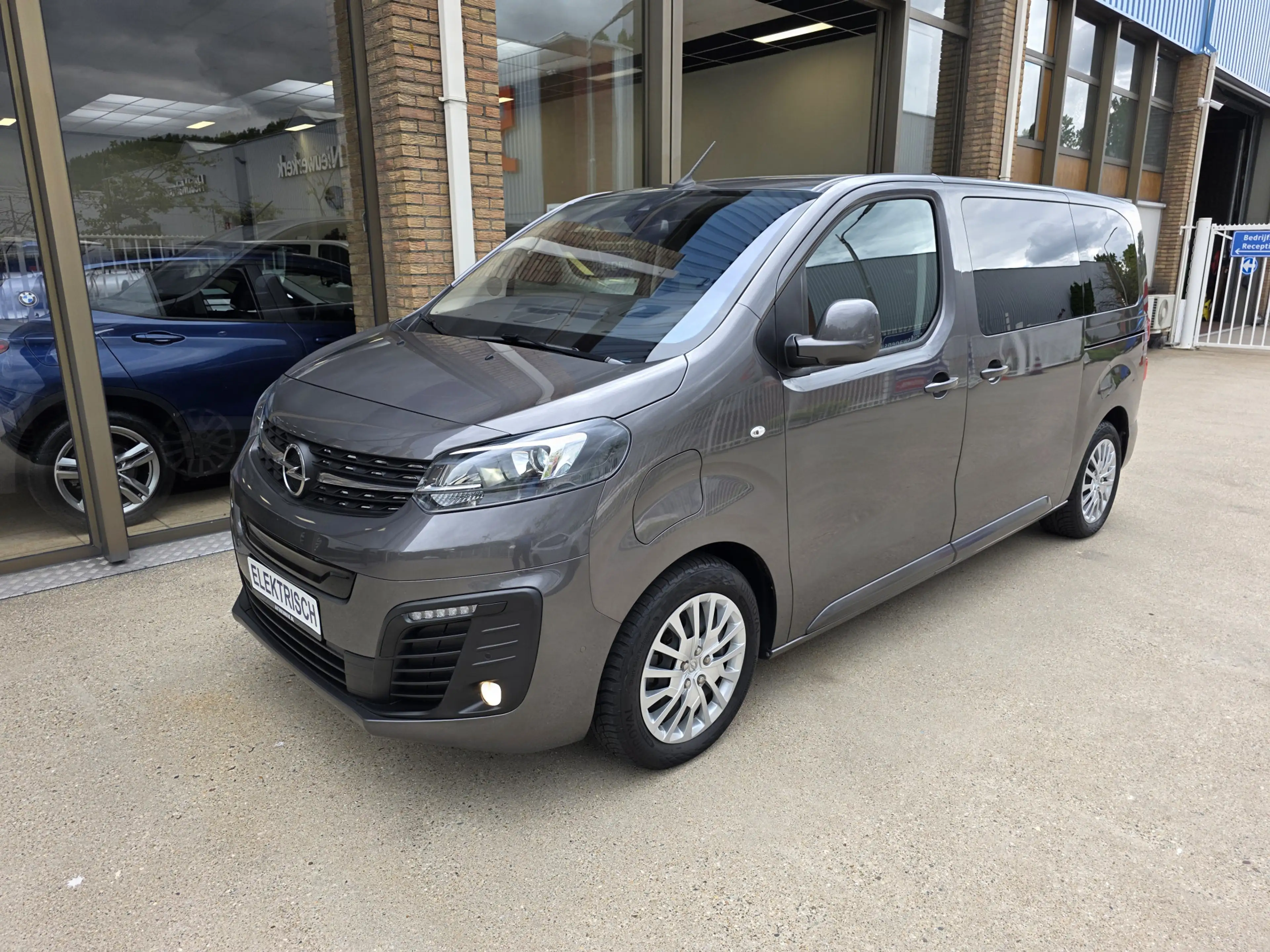 Peugeot e-Expert /Opel Zafira-e L2 Innovation 50 kWh Links & Rechts — photo 3