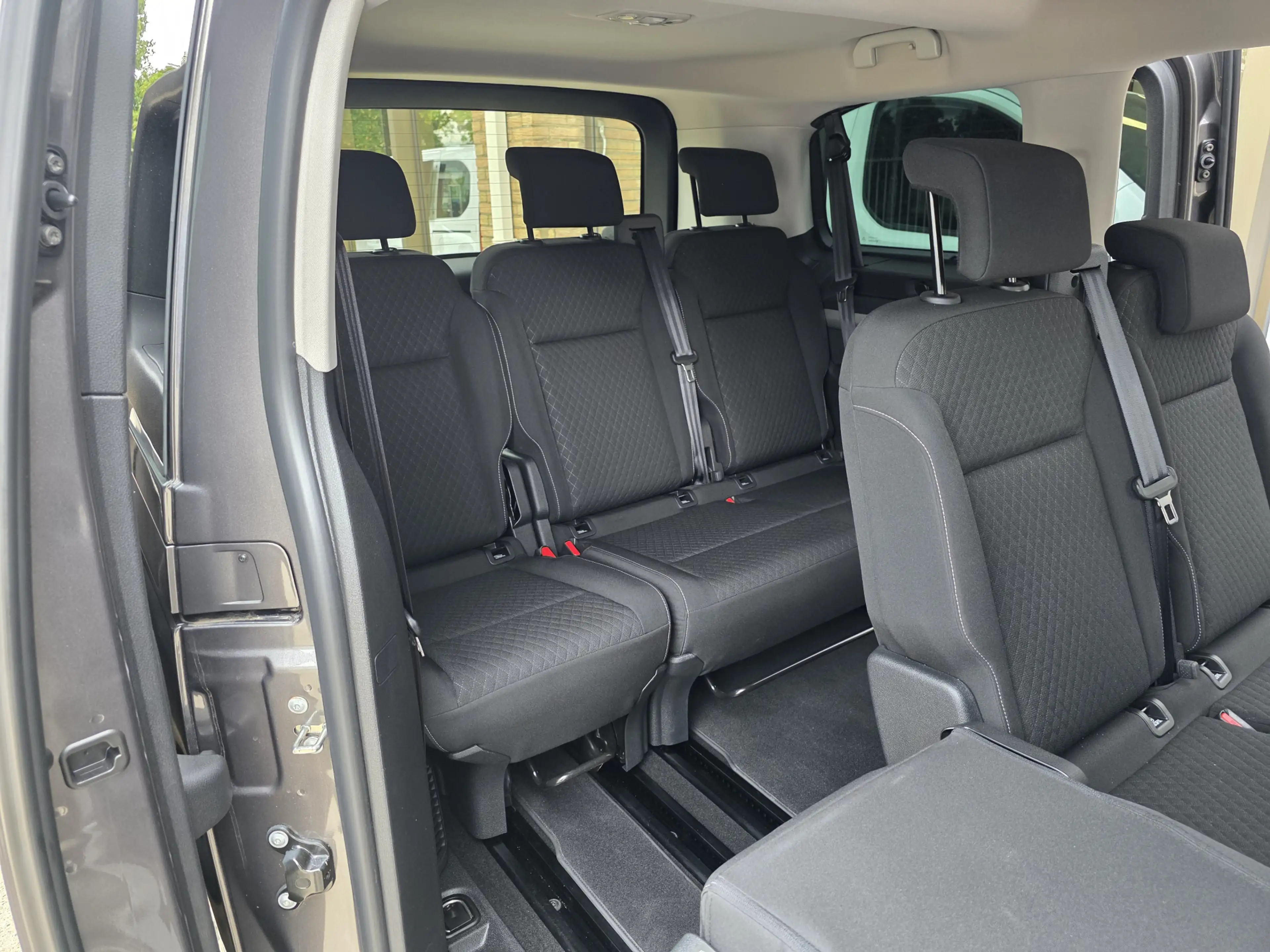 Peugeot e-Expert /Opel Zafira-e L2 Innovation 50 kWh Links & Rechts — photo 13