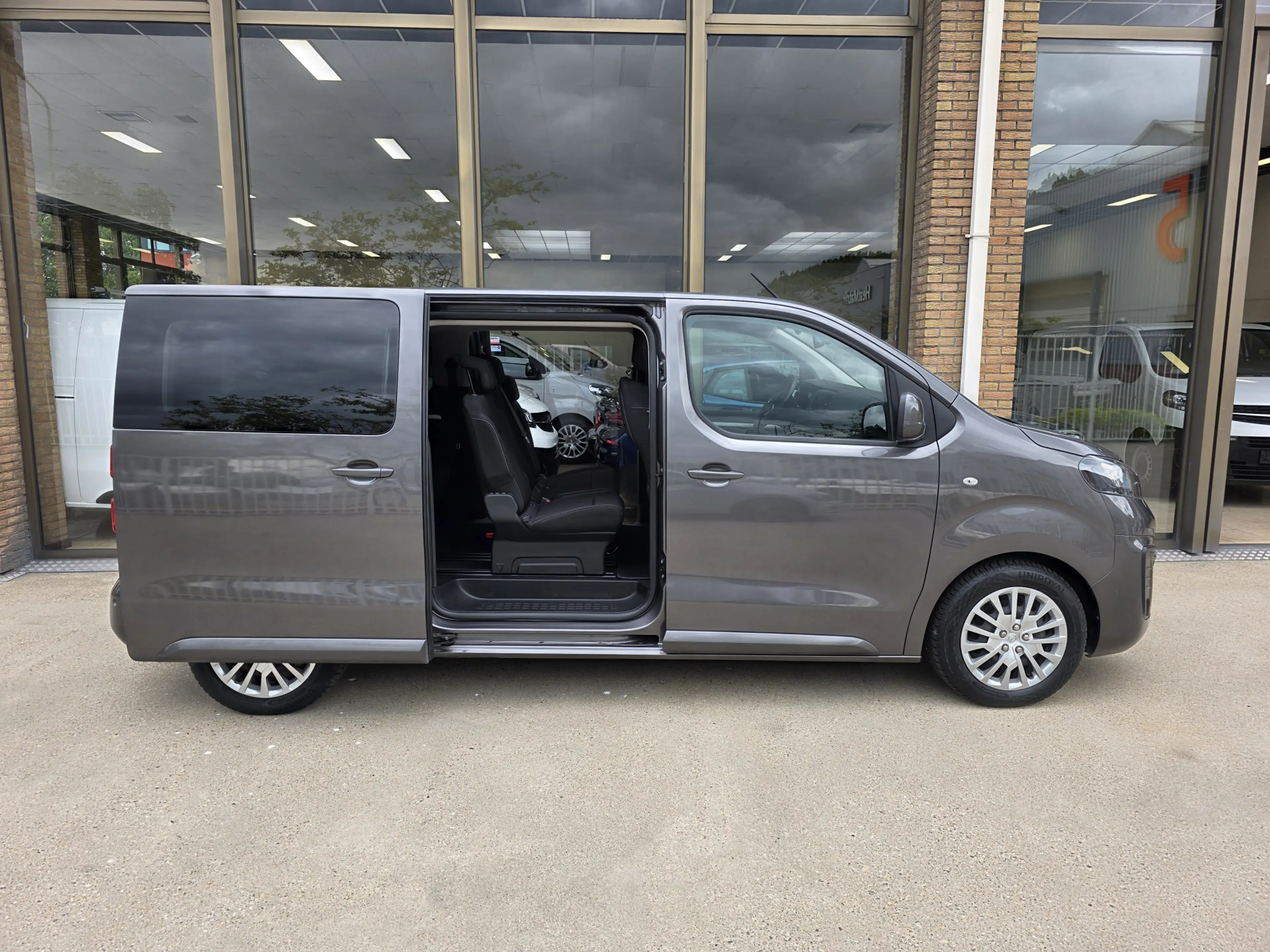 Peugeot e-Expert /Opel Zafira-e L2 Innovation 50 kWh Links & Rechts — photo 5