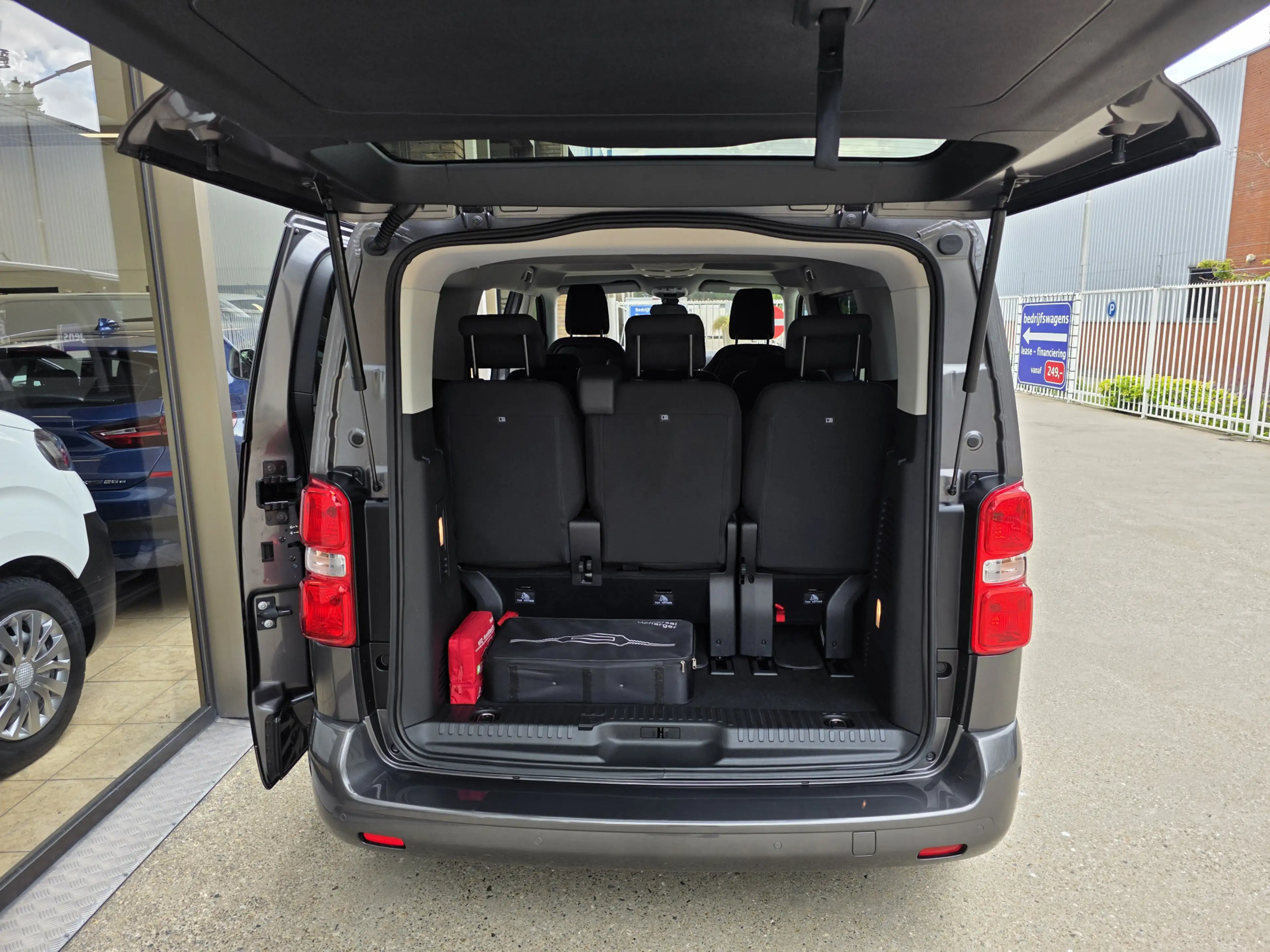 Peugeot e-Expert /Opel Zafira-e L2 Innovation 50 kWh Links & Rechts — photo 9