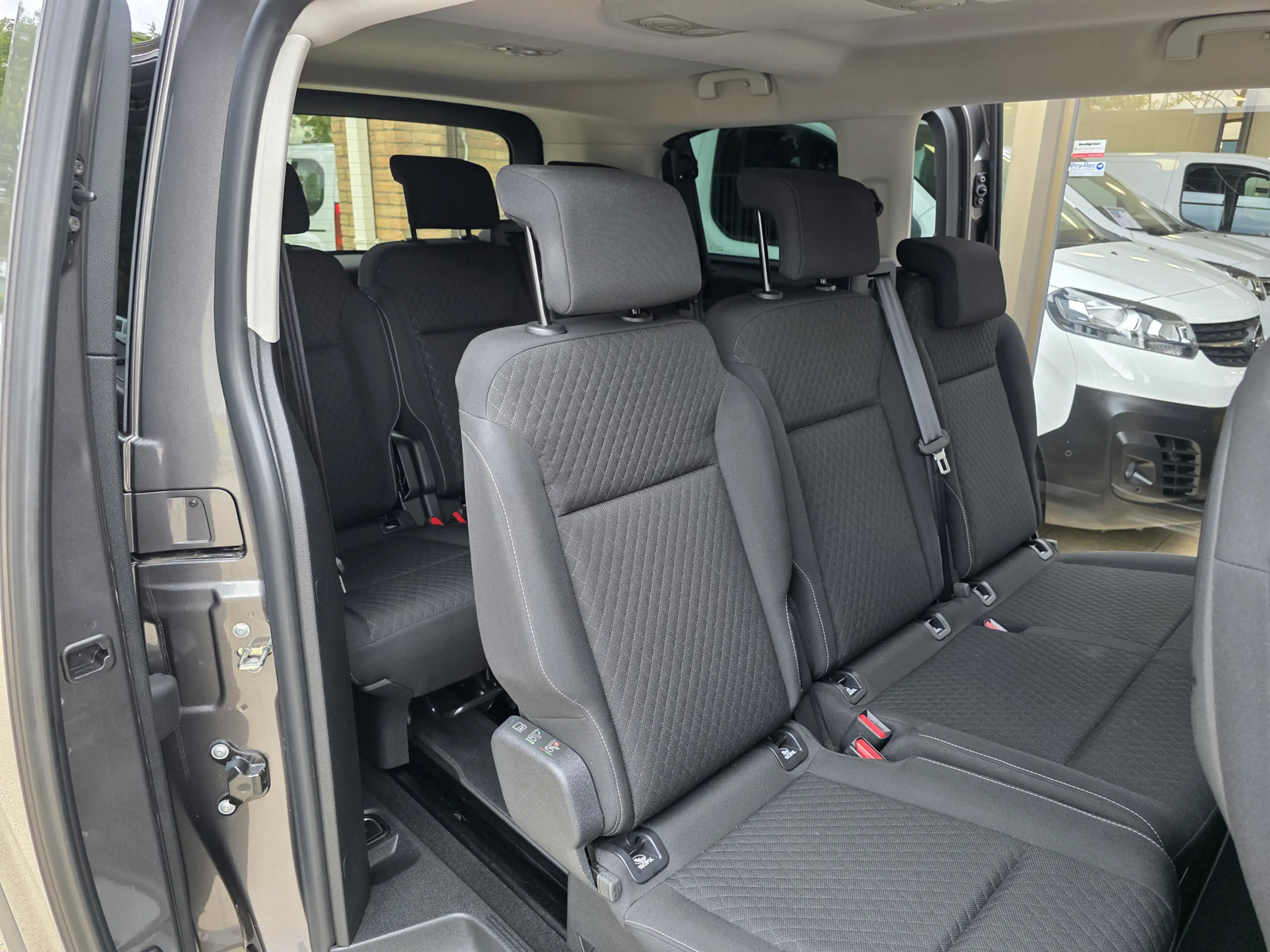 Peugeot e-Expert /Opel Zafira-e L2 Innovation 50 kWh Links & Rechts — photo 11